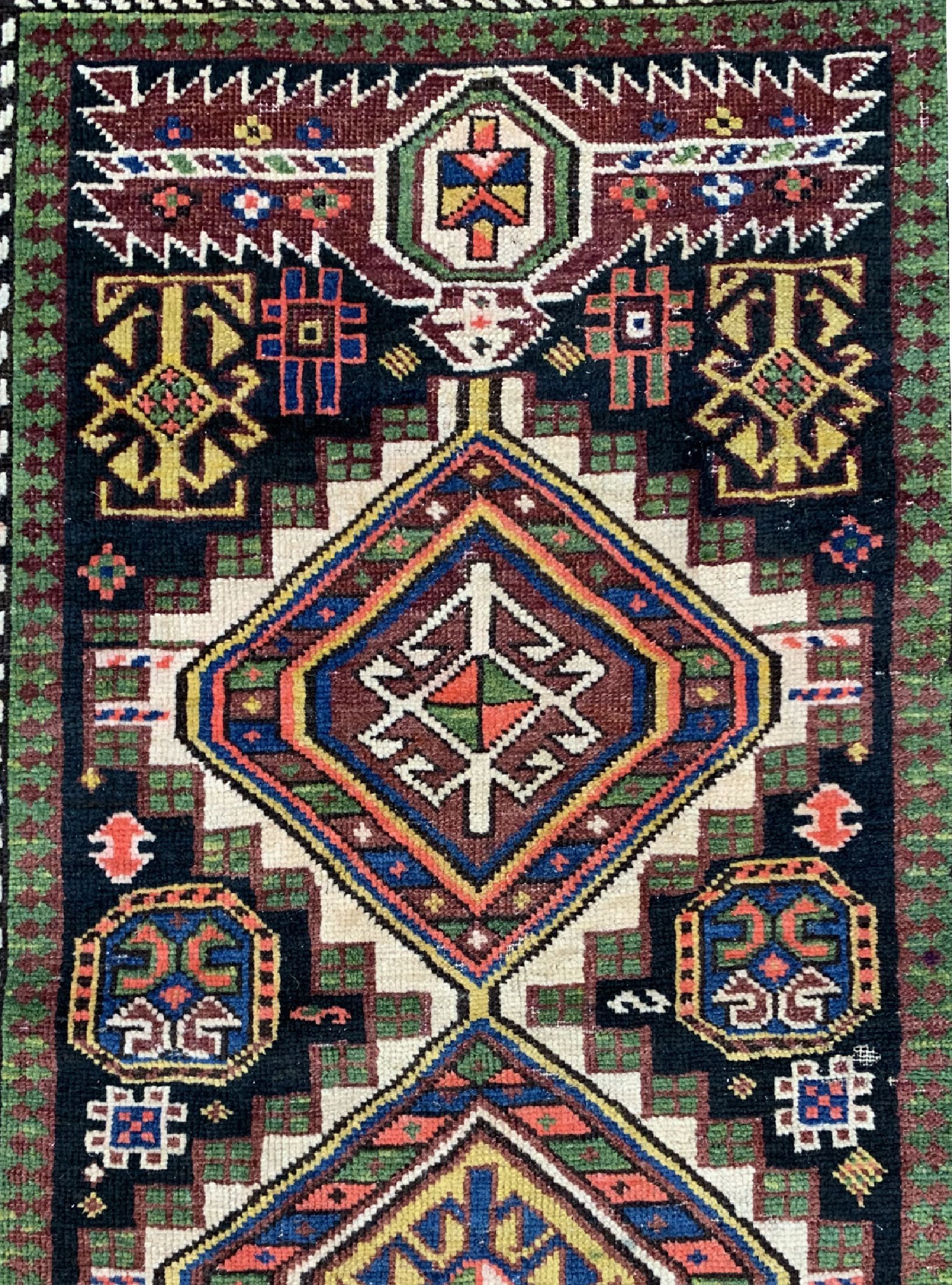 Detail d: Antiker Schirwan, Kaukasus, um 1900, Wolle auf Wolle, ca. 345 x 124 cm, EHZ: 4
