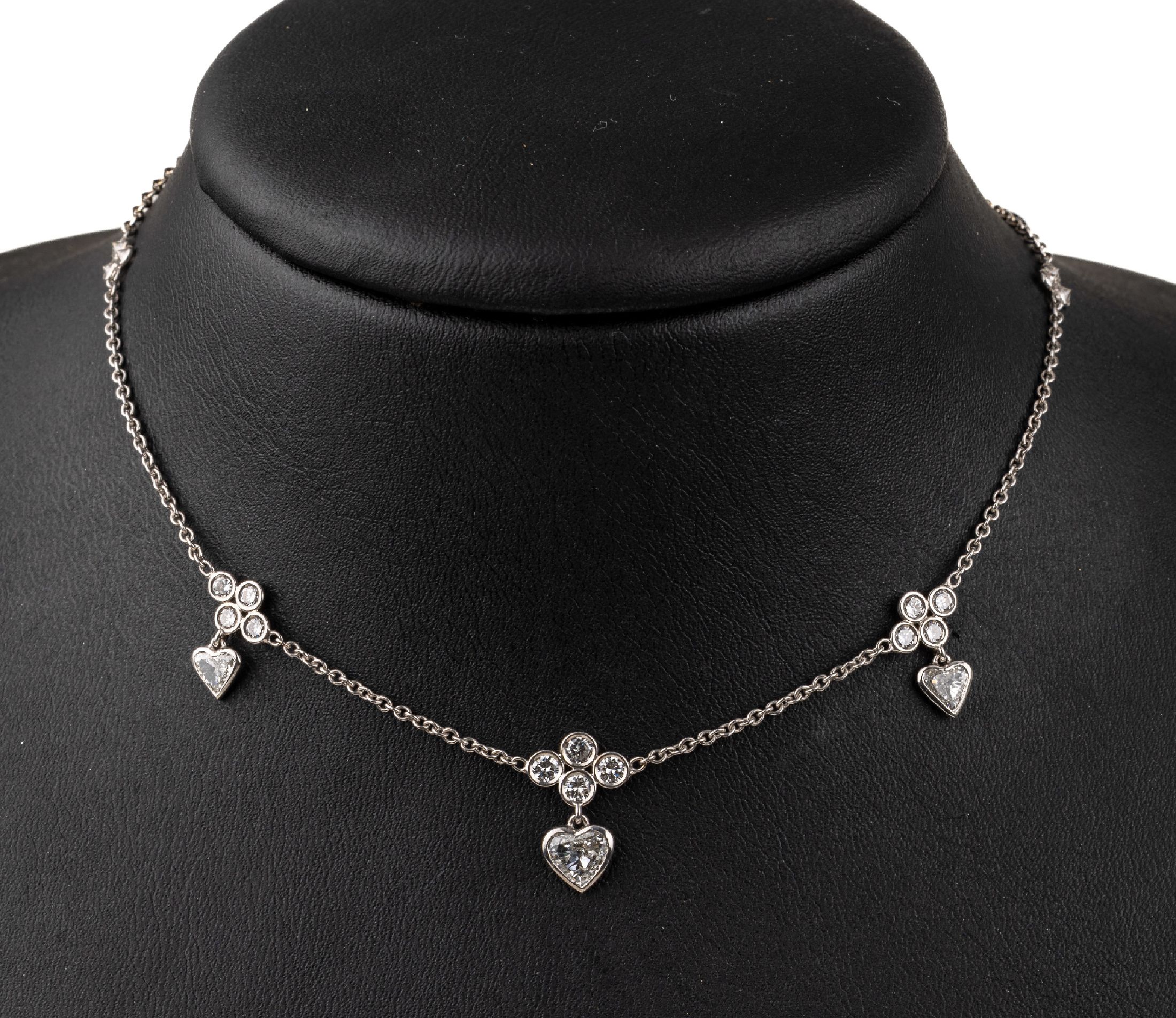 18 kt Gold Diamant-Collier, WG 750/000, 3 Diamant-Herze und 18 Brillanten zus. ca. 1.80 ct Weiß/si, zierlich, L. ca. 40.5 cm, total ca. 4.7 g, ...