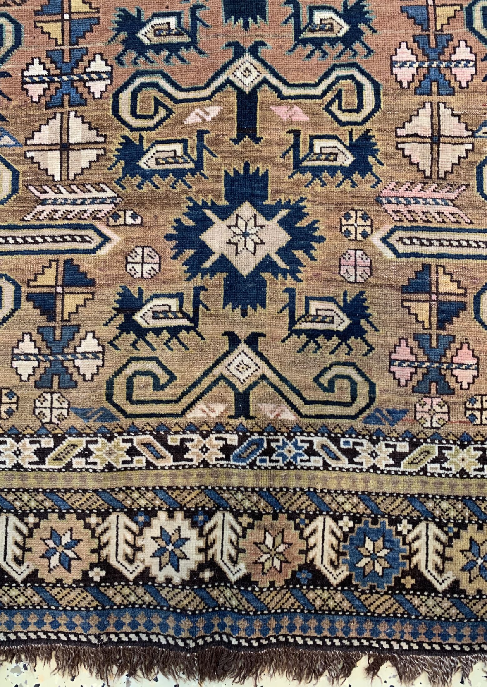Detail b: Perpedil-Schirwan, Kaukasus, um 1900, Wolle auf Wolle, ca. 170 x 120 cm, EHZ: 4(kleine Löcher).
