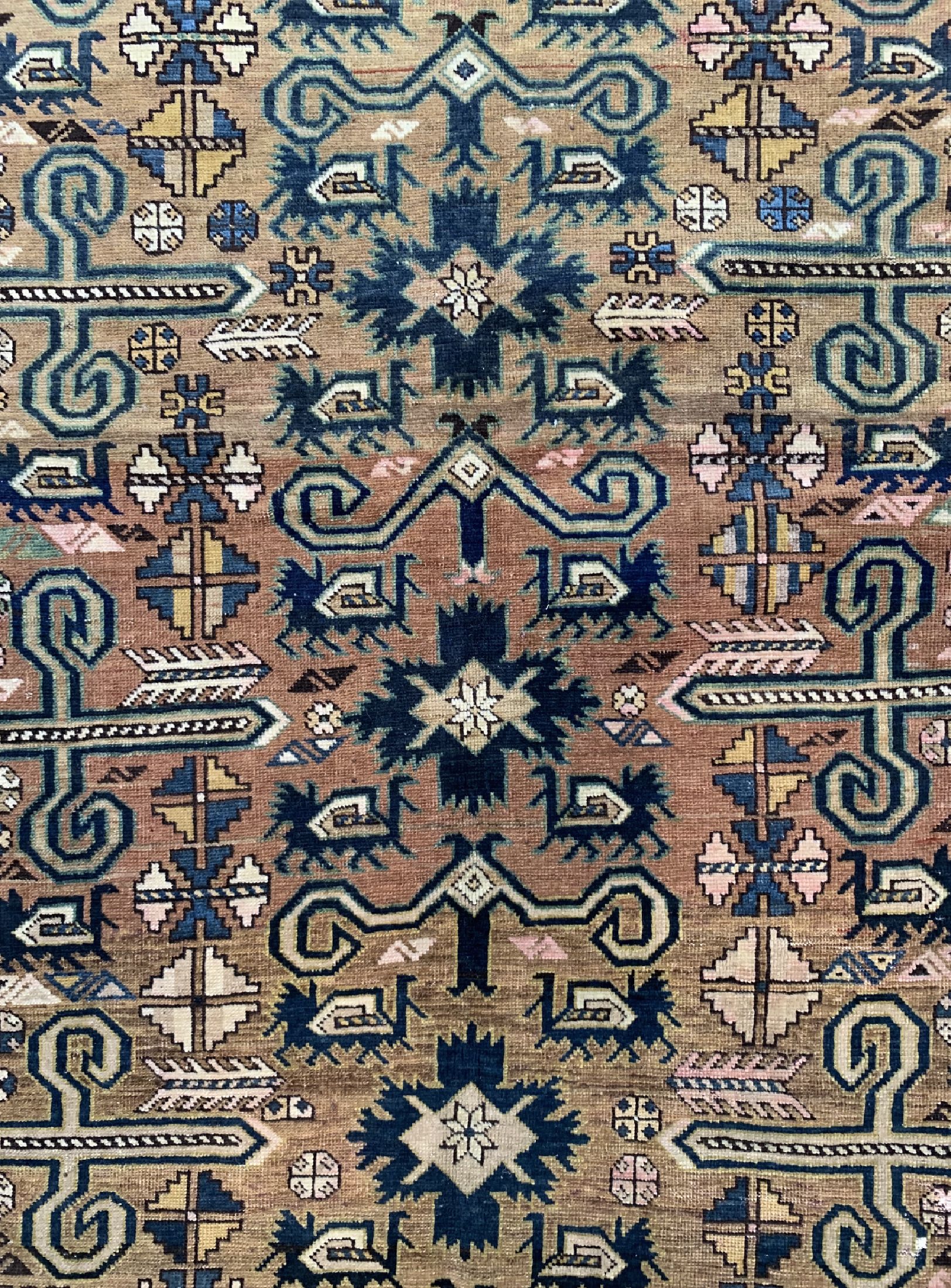 Detail c: Perpedil-Schirwan, Kaukasus, um 1900, Wolle auf Wolle, ca. 170 x 120 cm, EHZ: 4(kleine Löcher).