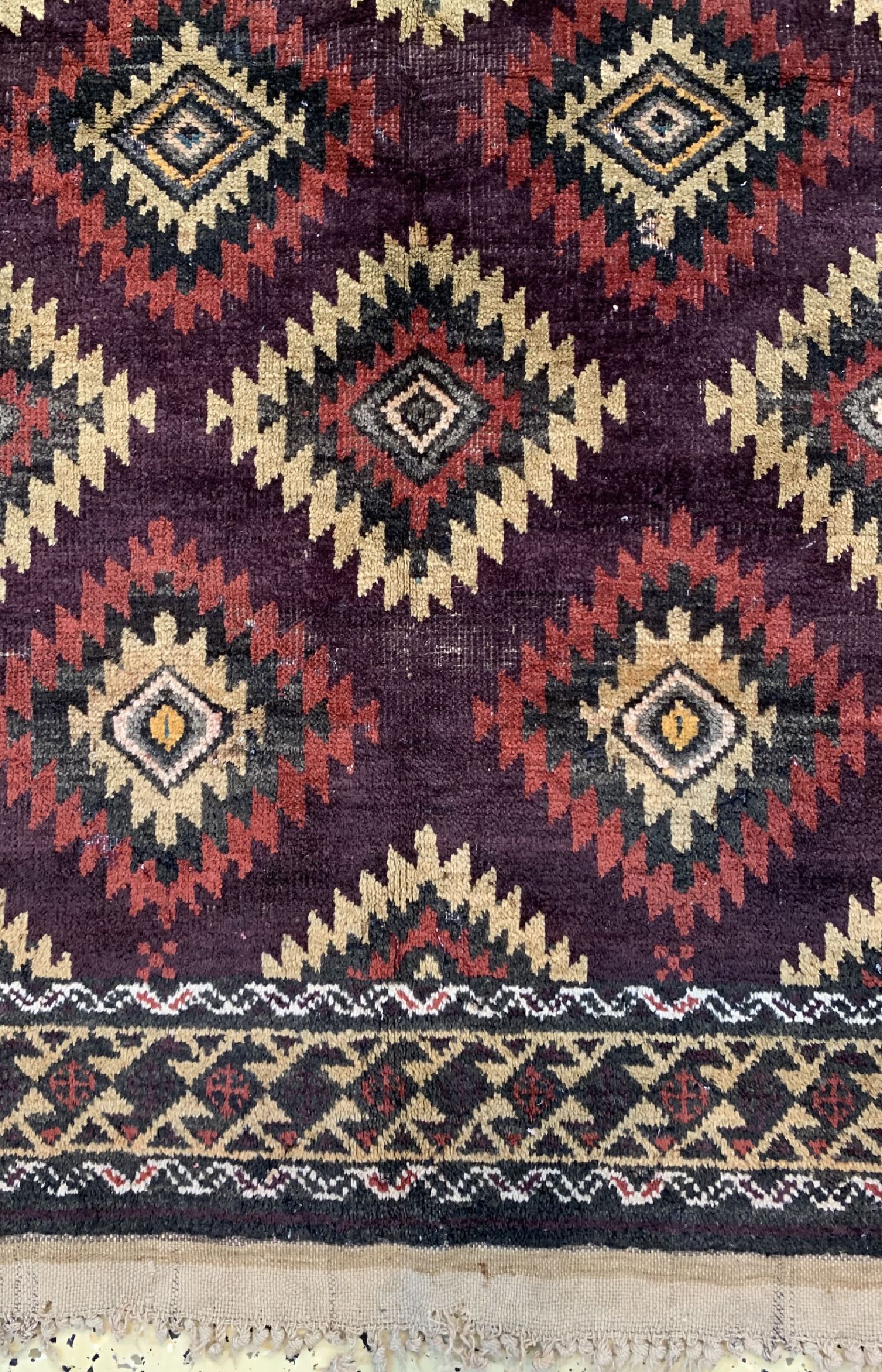 Detail b: Belutsch antik, Afghanistan, um 1900, Wolleauf Wolle, ca. 260 x 135 cm, EHZ: 4