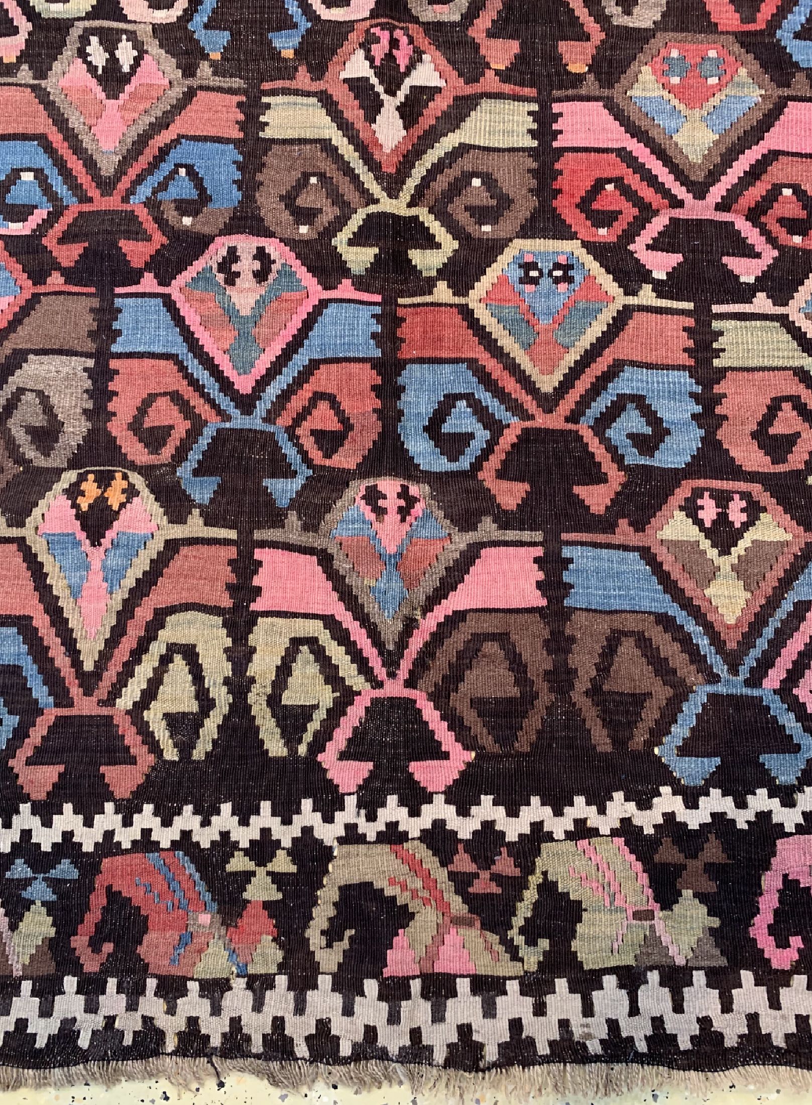 Detail b: Karabagh Kelim antik, Kaukasus, um 1900, Wolle auf Wolle, ca. 280 x 170 cm, EHZ: 2-3