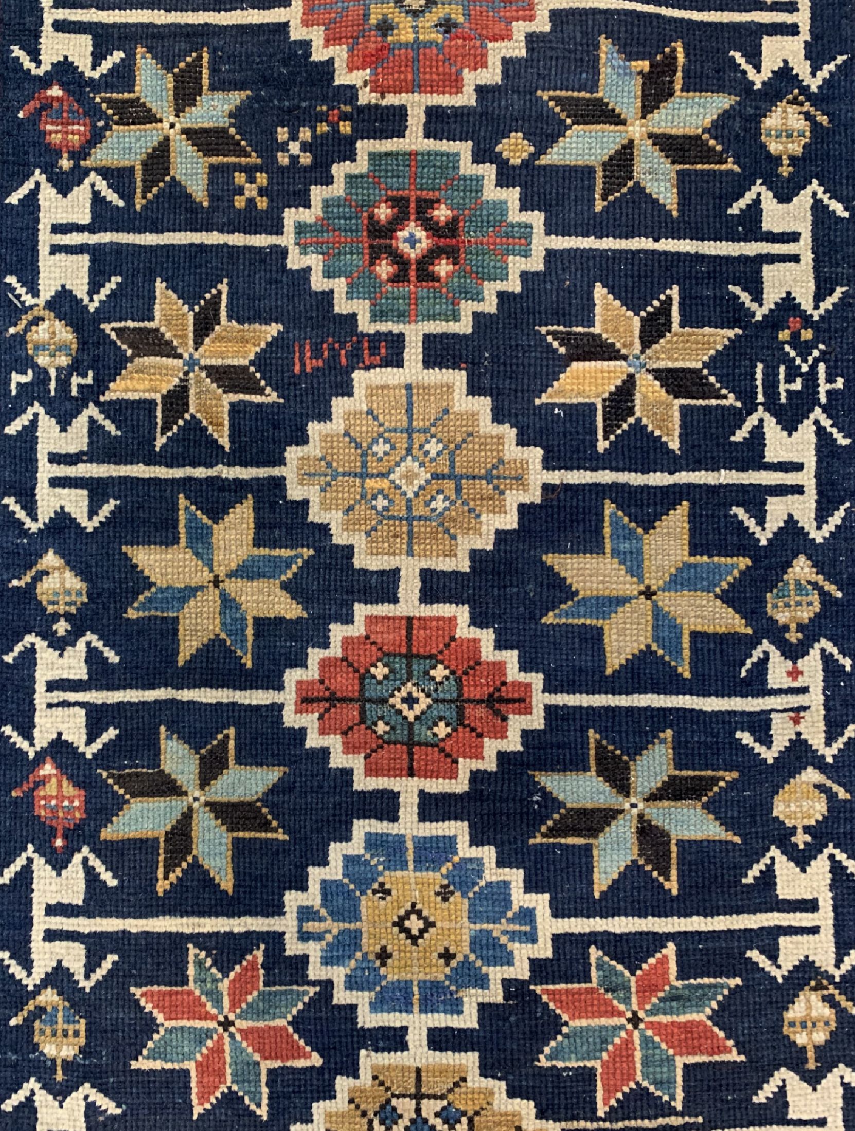 Detail b: Antiker Schirwan, Kaukasus, 19.Jhd, Wolle auf Wolle, ca. 360 x 110 cm, EHZ: 3, (Alte Restaurierungen)