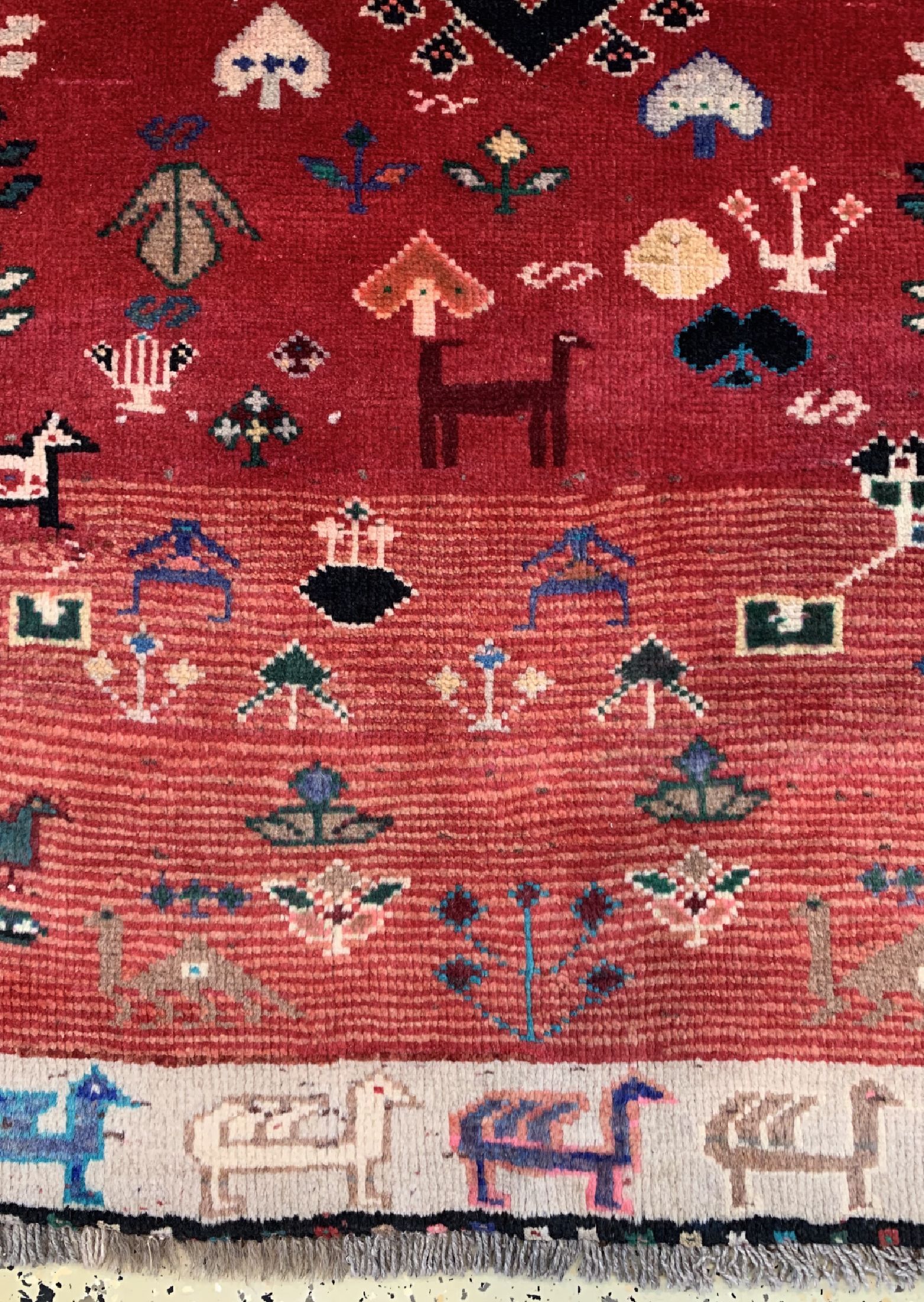 Detail b: Ghaschgai alt, Persien, um 1960, Wolle auf Wolle, ca. 153 x 143 cm, minimal verkürzt, EHZ: 2-3