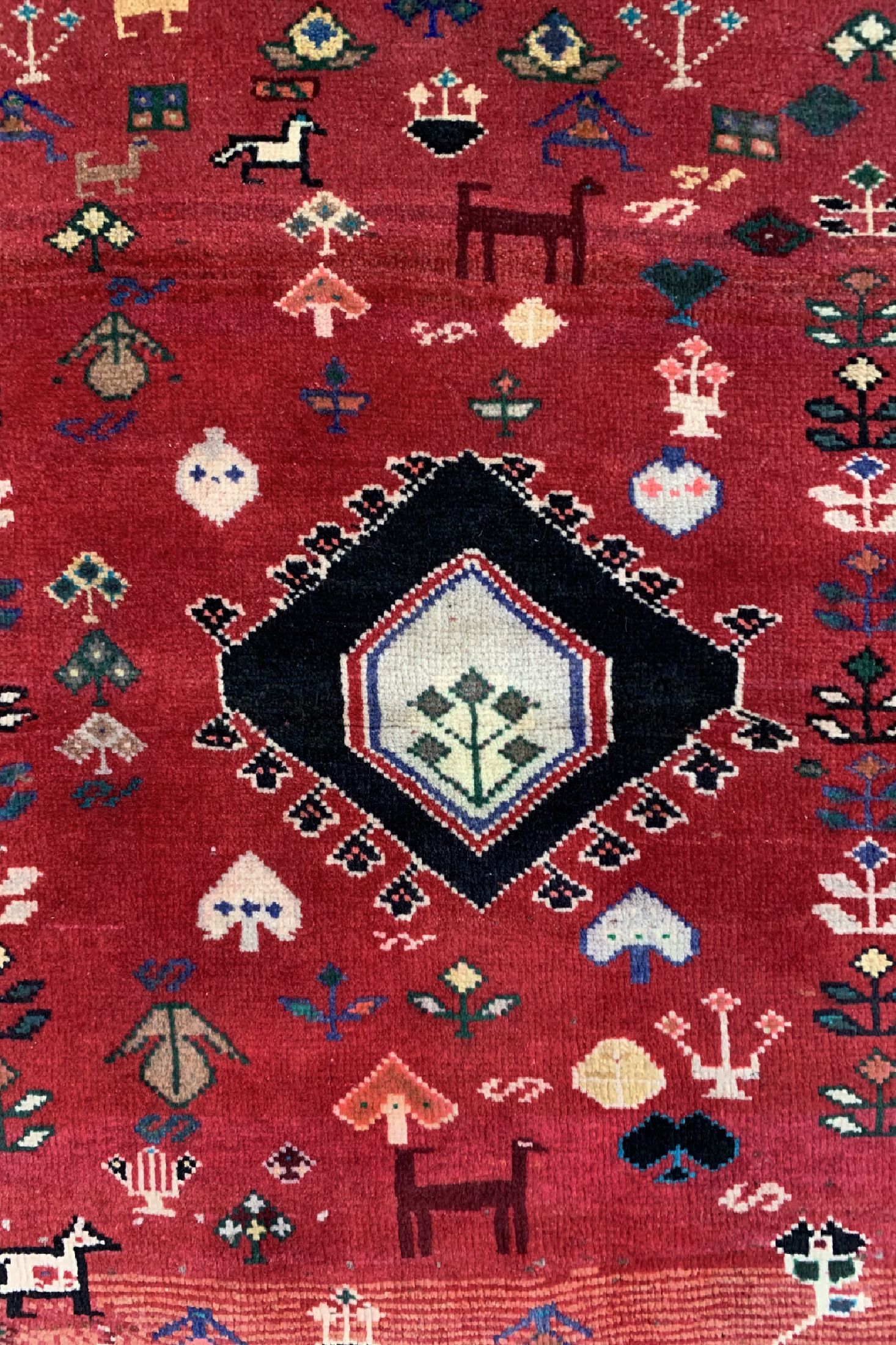 Detail c: Ghaschgai alt, Persien, um 1960, Wolle auf Wolle, ca. 153 x 143 cm, minimal verkürzt, EHZ: 2-3