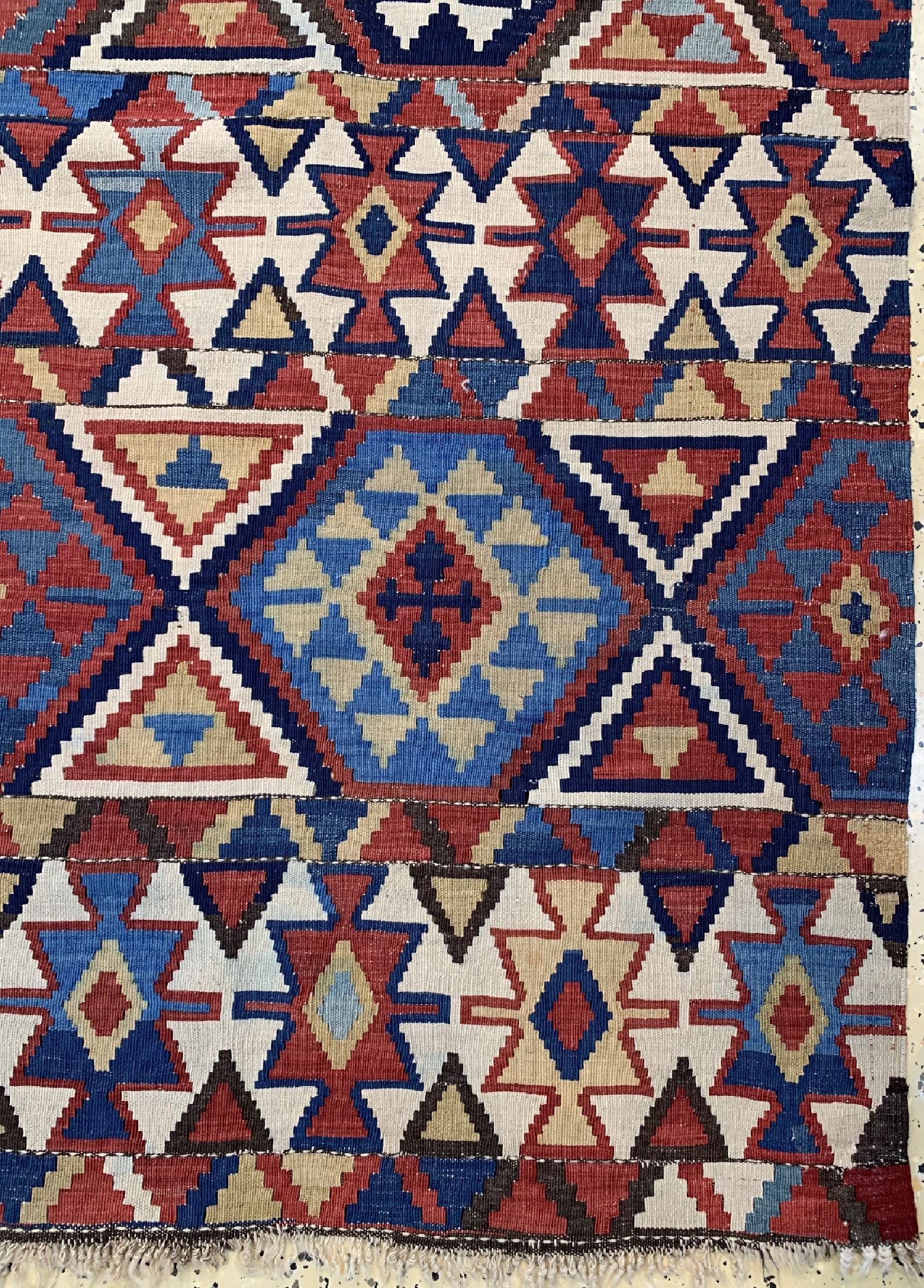 Detail a: Antiker Kuba Kelim, Kaukasus, 19.Jhd, Wolleauf Wolle, ca. 323 x 170 cm, EHZ: 2, (kleine Löcher)