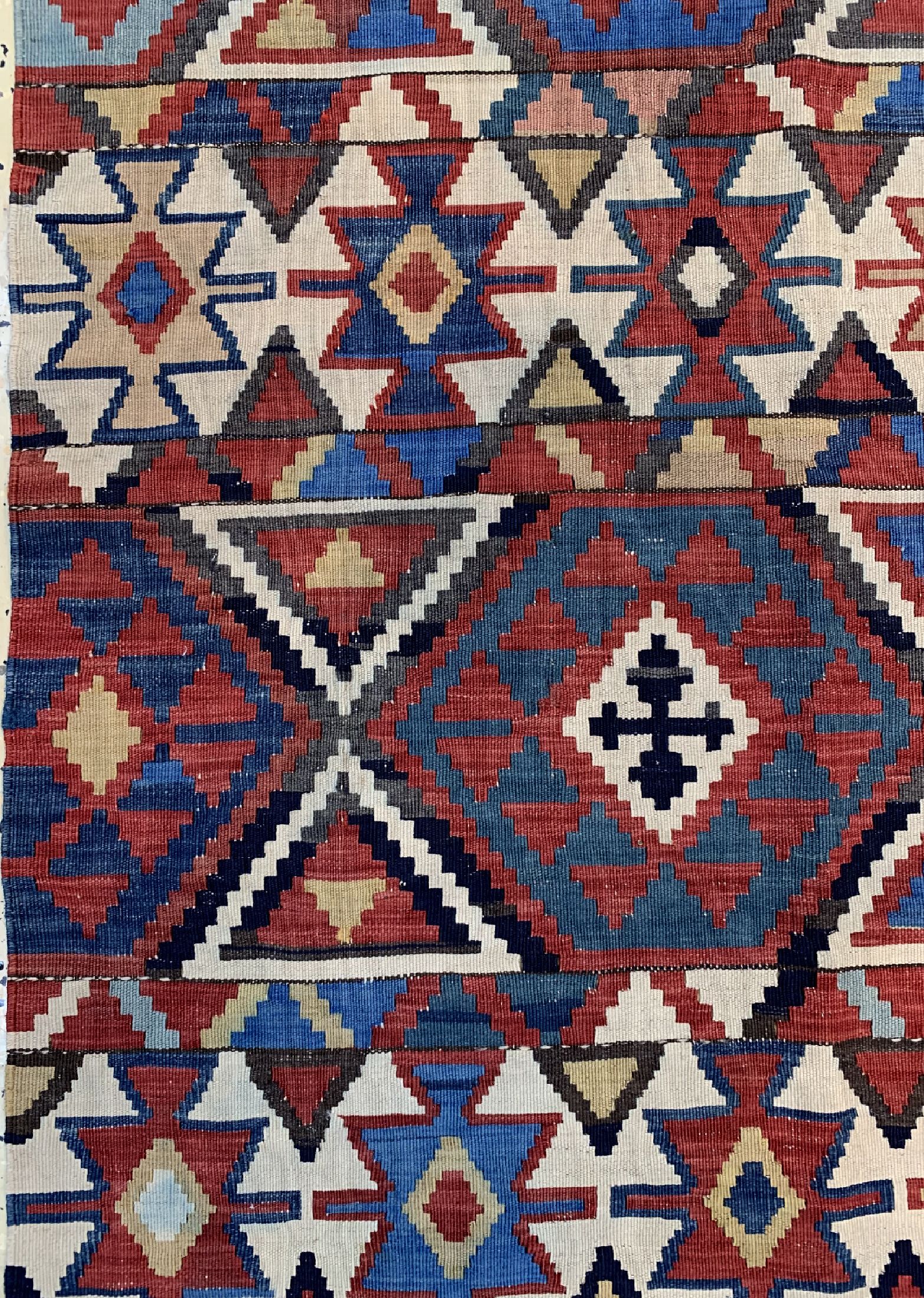 Detail c: Antiker Kuba Kelim, Kaukasus, 19.Jhd, Wolleauf Wolle, ca. 323 x 170 cm, EHZ: 2, (kleine Löcher)