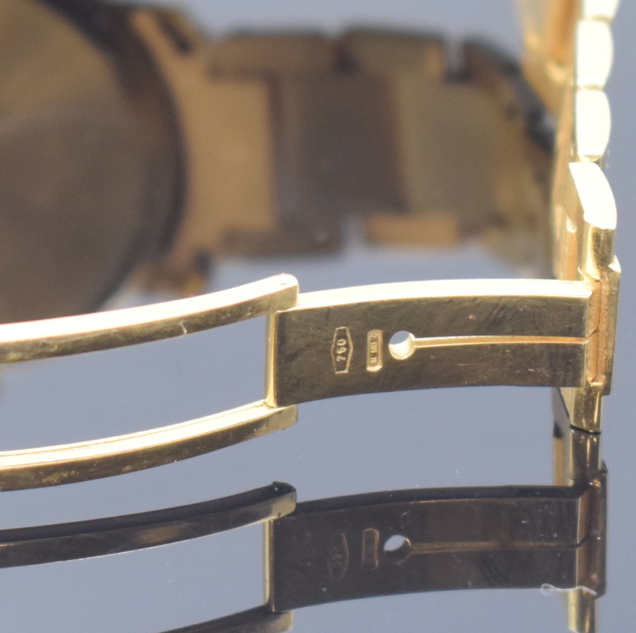 Detail b: NEW ART Herrenarmbanduhr für den arabischen Markt mit Steinbesatz in GG 750/000, Schweiz um 2000, Automatik, Goldband 750/000, Boden m. Wappen des ...