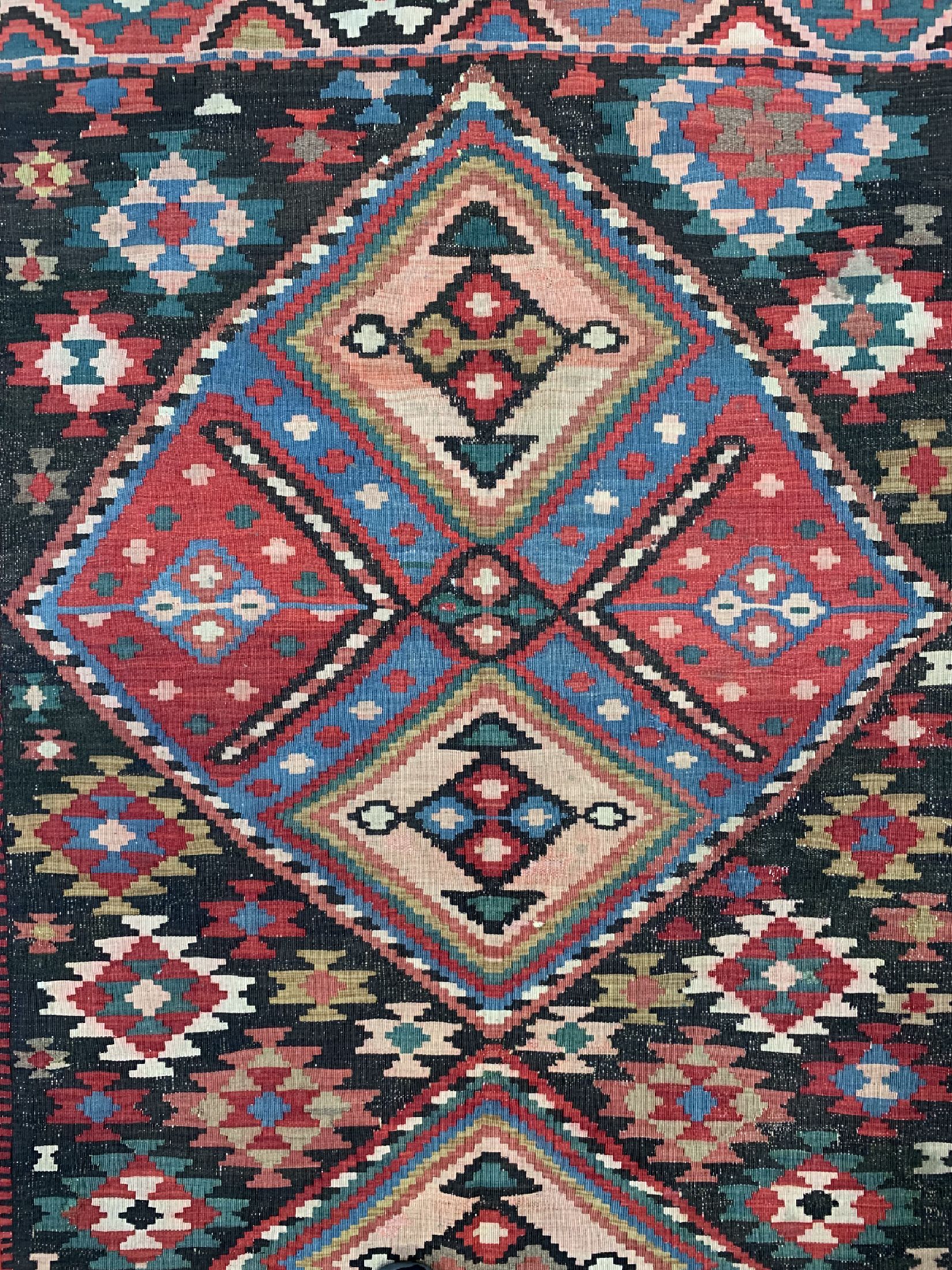 Detail d: Schirwan Kelim antik, Kaukasus, um 1900, Wolle auf Wolle, ca. 370 x 187 cm, EHZ: 3