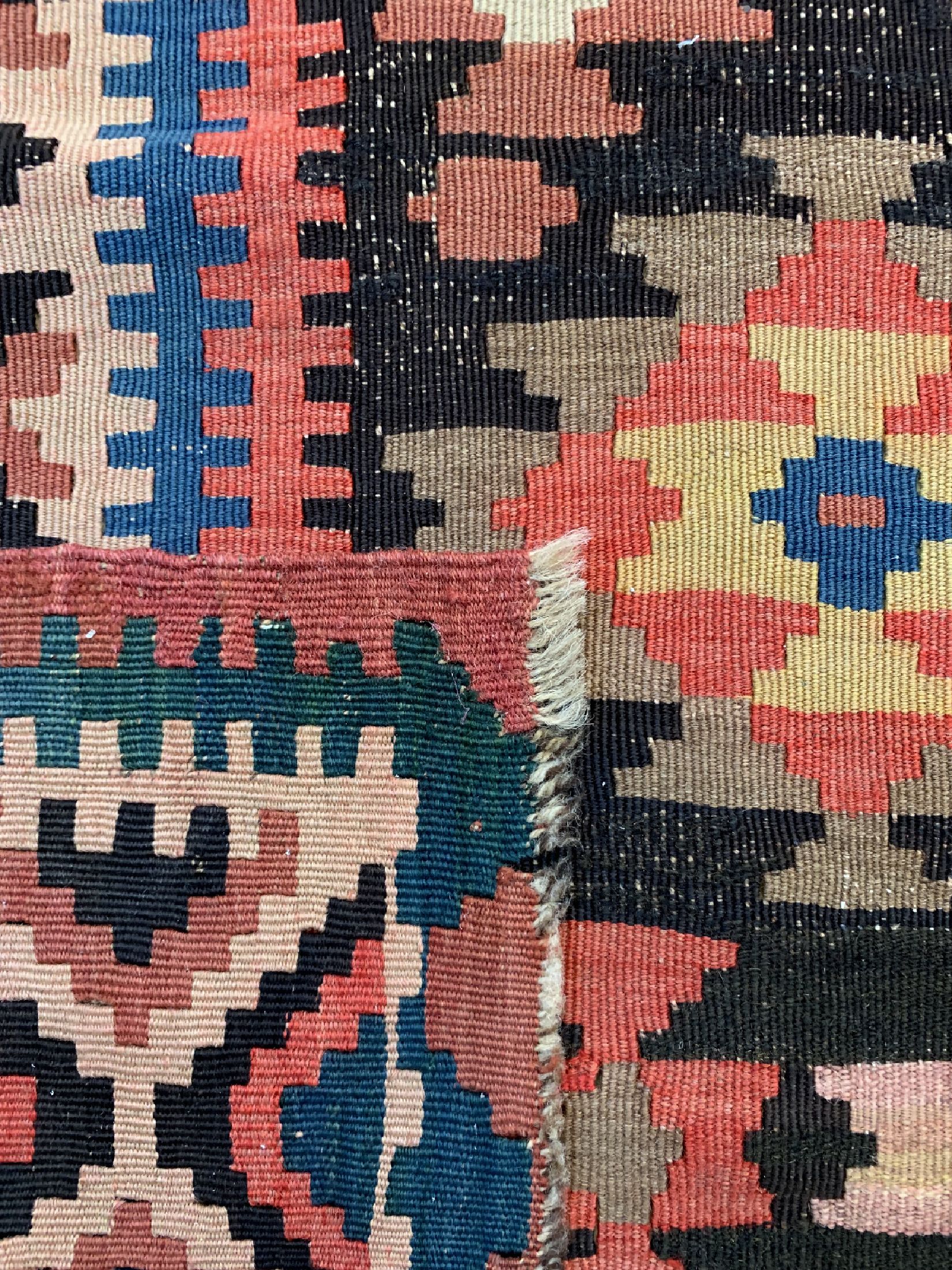 Detail e: Schirwan Kelim antik, Kaukasus, um 1900, Wolle auf Wolle, ca. 370 x 187 cm, EHZ: 3