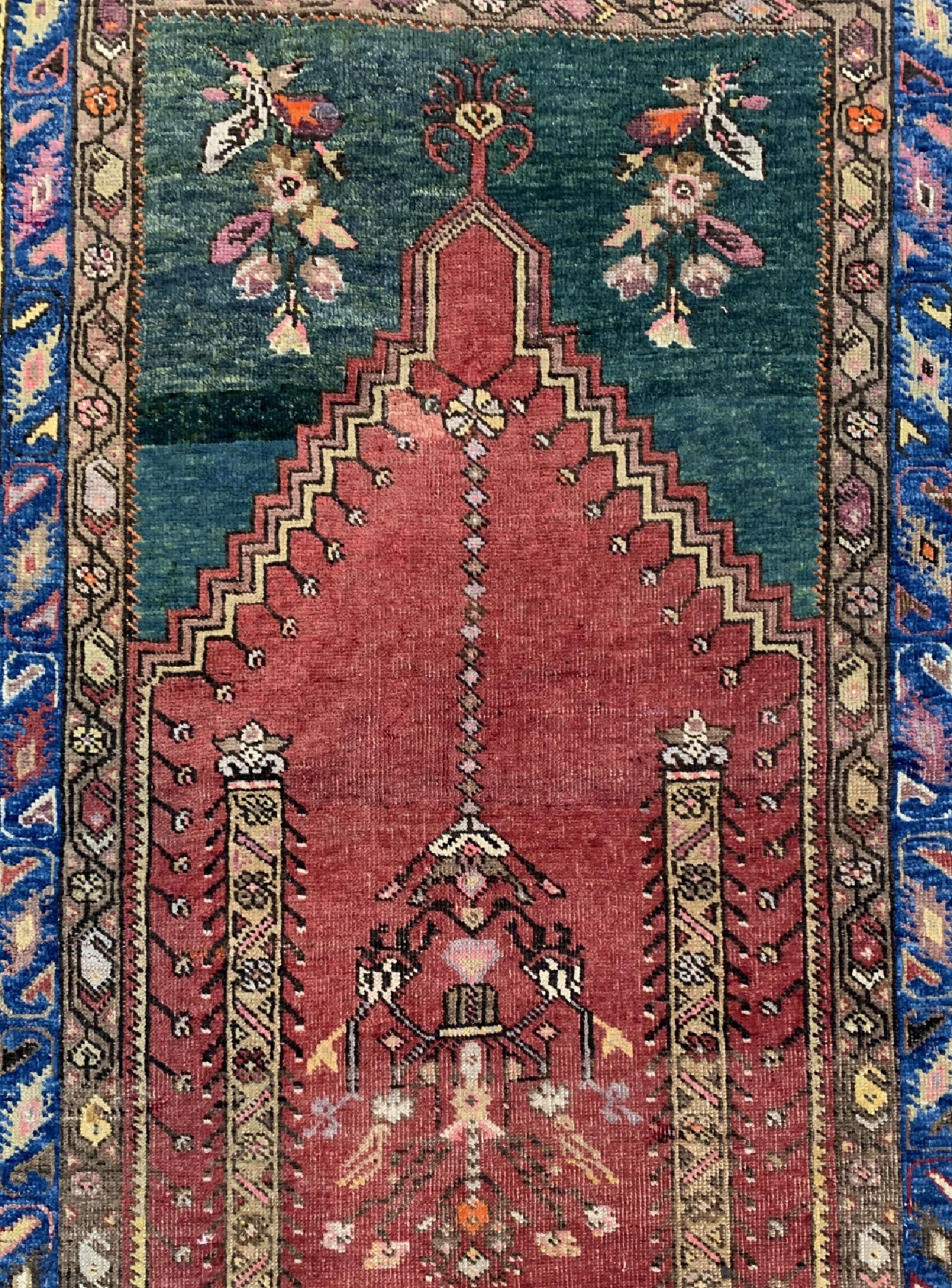 Detail b: Dazkiri antik, Türkei, um 1900, Wolle auf Wolle, ca. 212 x 140 cm, EHZ: 3, kleine Löcher, (Alte restaurierungen)