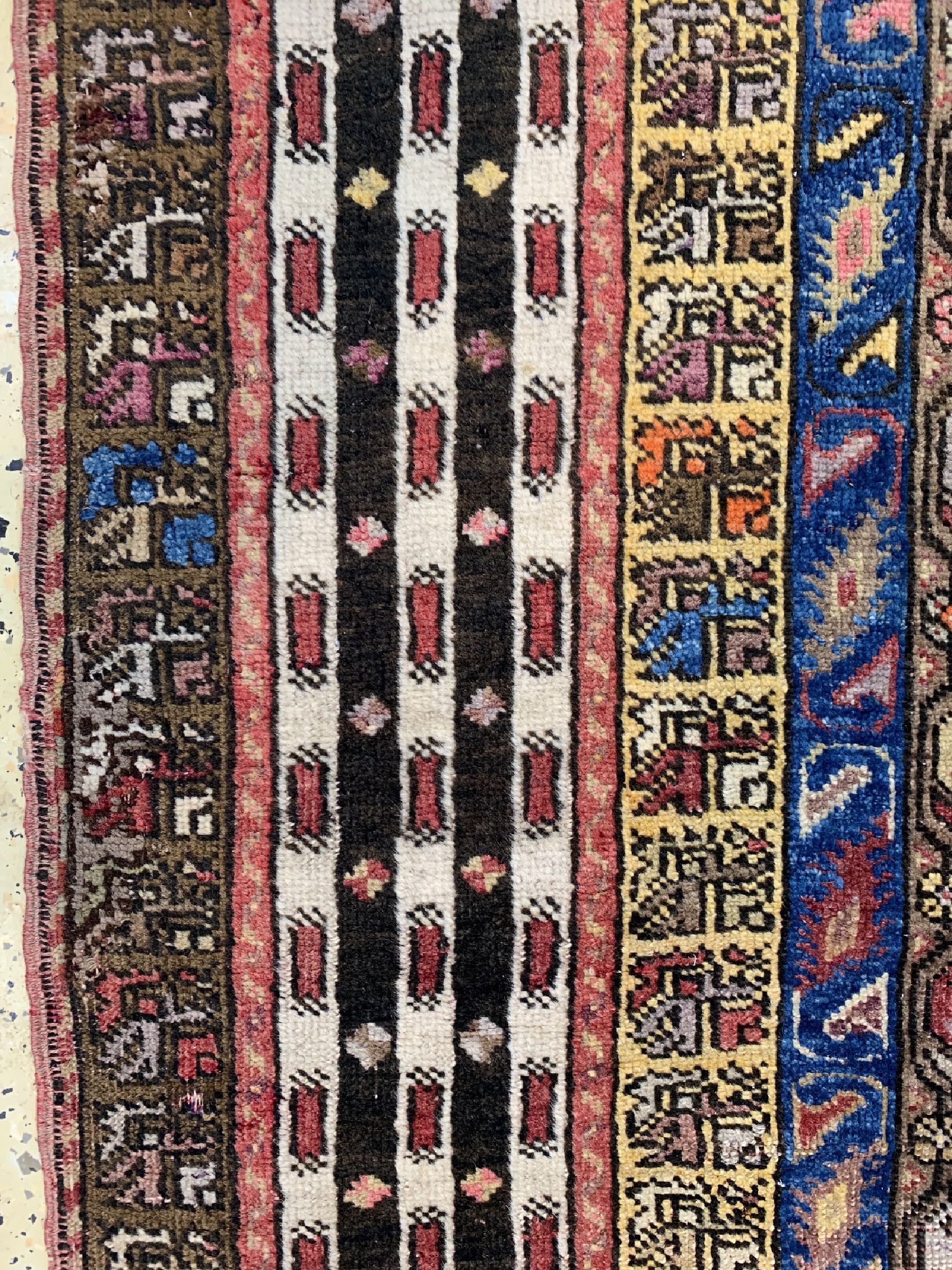 Detail c: Dazkiri antik, Türkei, um 1900, Wolle auf Wolle, ca. 212 x 140 cm, EHZ: 3, kleine Löcher, (Alte restaurierungen)