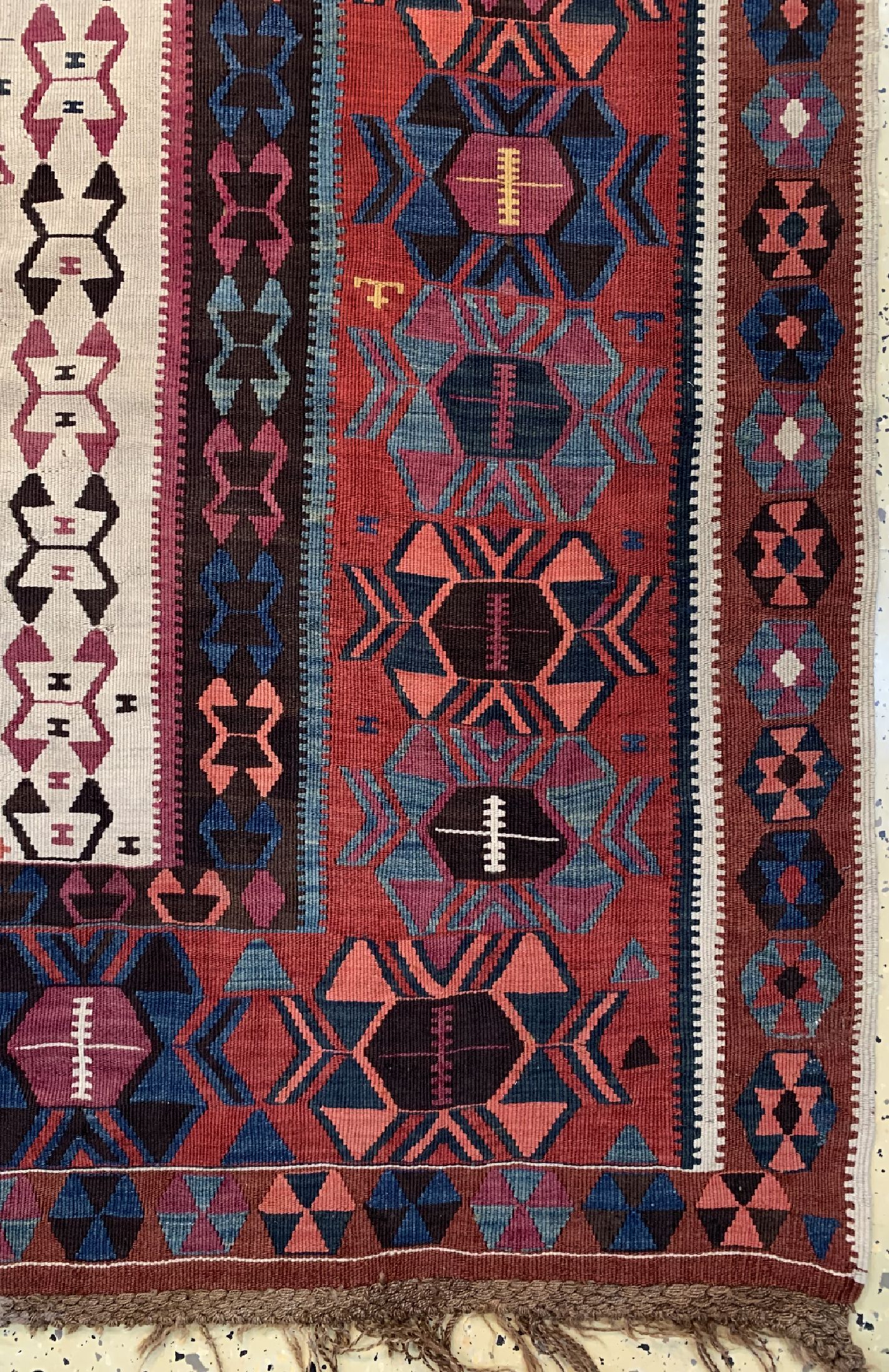 Detail a: Aydin Kelim antik, Türkei, 19.Jhd, Wolle auf Wolle, ca. 360 x 165 cm, EHZ: 2 (kleines Loch), restauriert