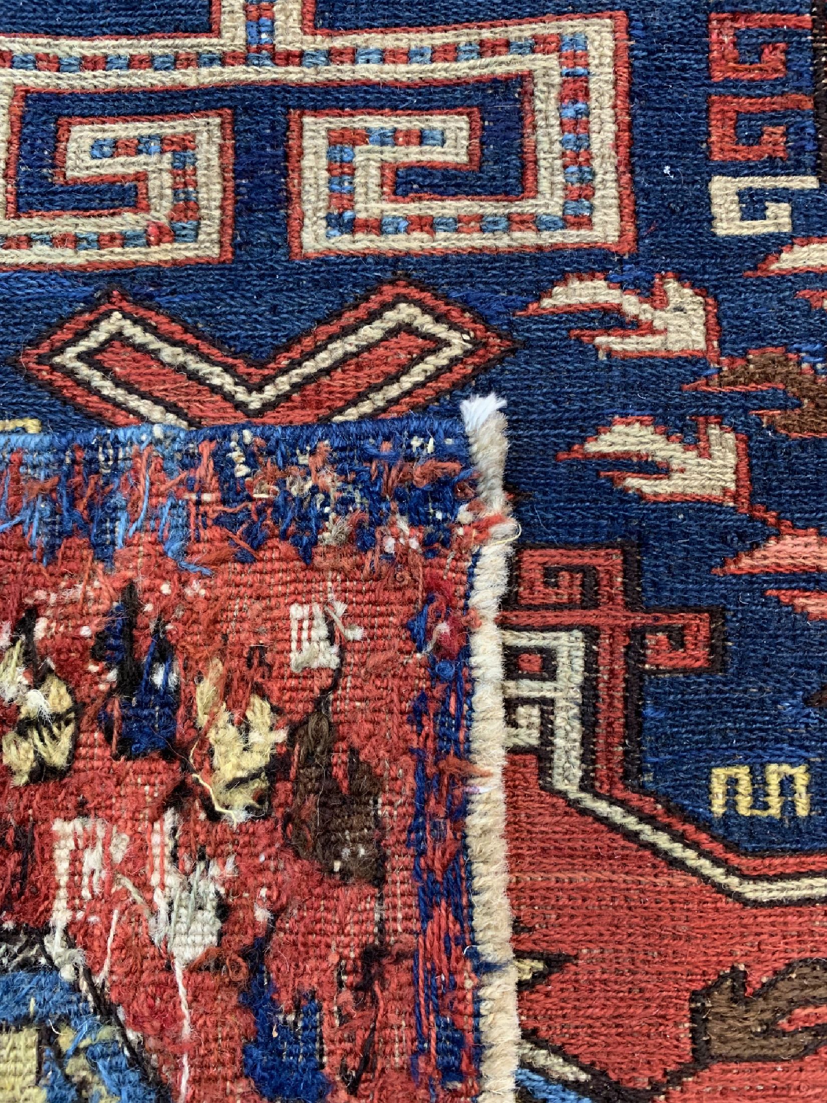 Detail e: Antiker Sumakh, Kaukasus, 19.Jhd, Wolle aufWolle, ca. 240 x 150 cm, EHZ: 2(kleine Löcher)