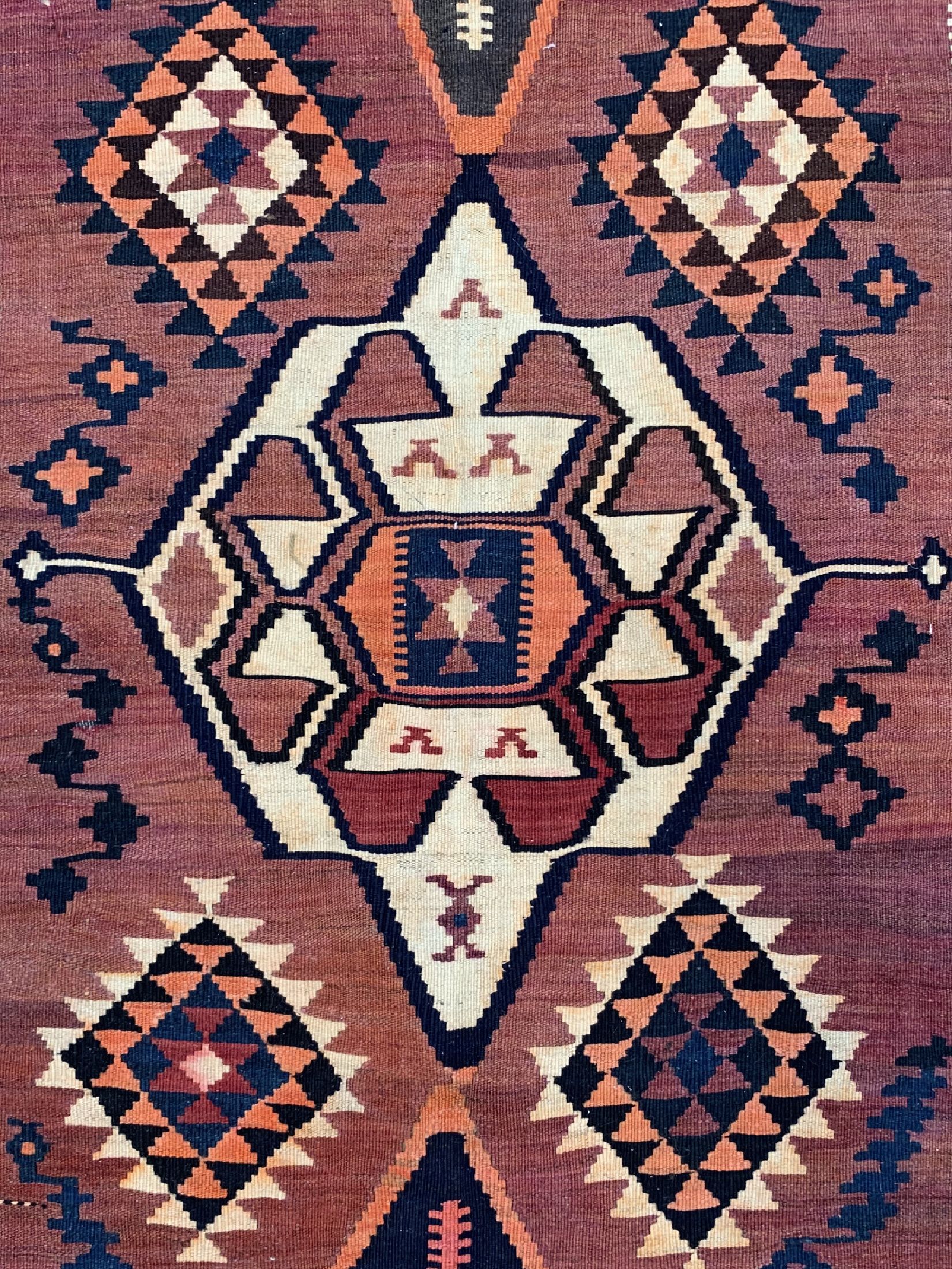 Detail c: Bachtiar Kelim, Persien, um 1940/1950, Wolle auf Wolle, ca. 290 x 160 cm, leicht verfärbt, EHZ: 2