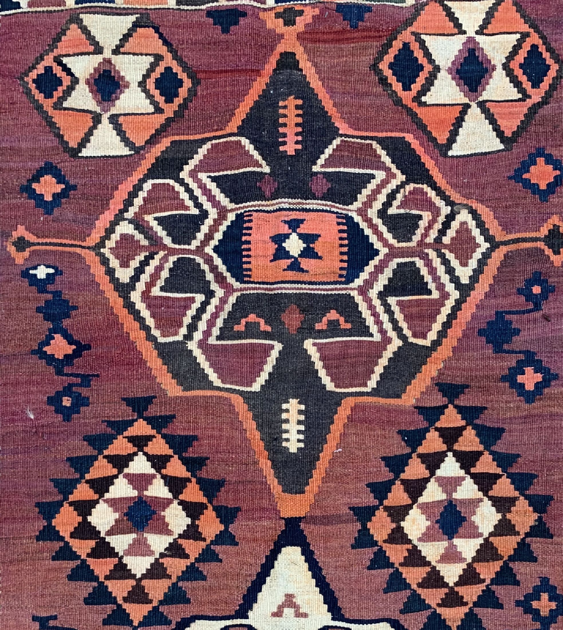Detail d: Bachtiar Kelim, Persien, um 1940/1950, Wolle auf Wolle, ca. 290 x 160 cm, leicht verfärbt, EHZ: 2