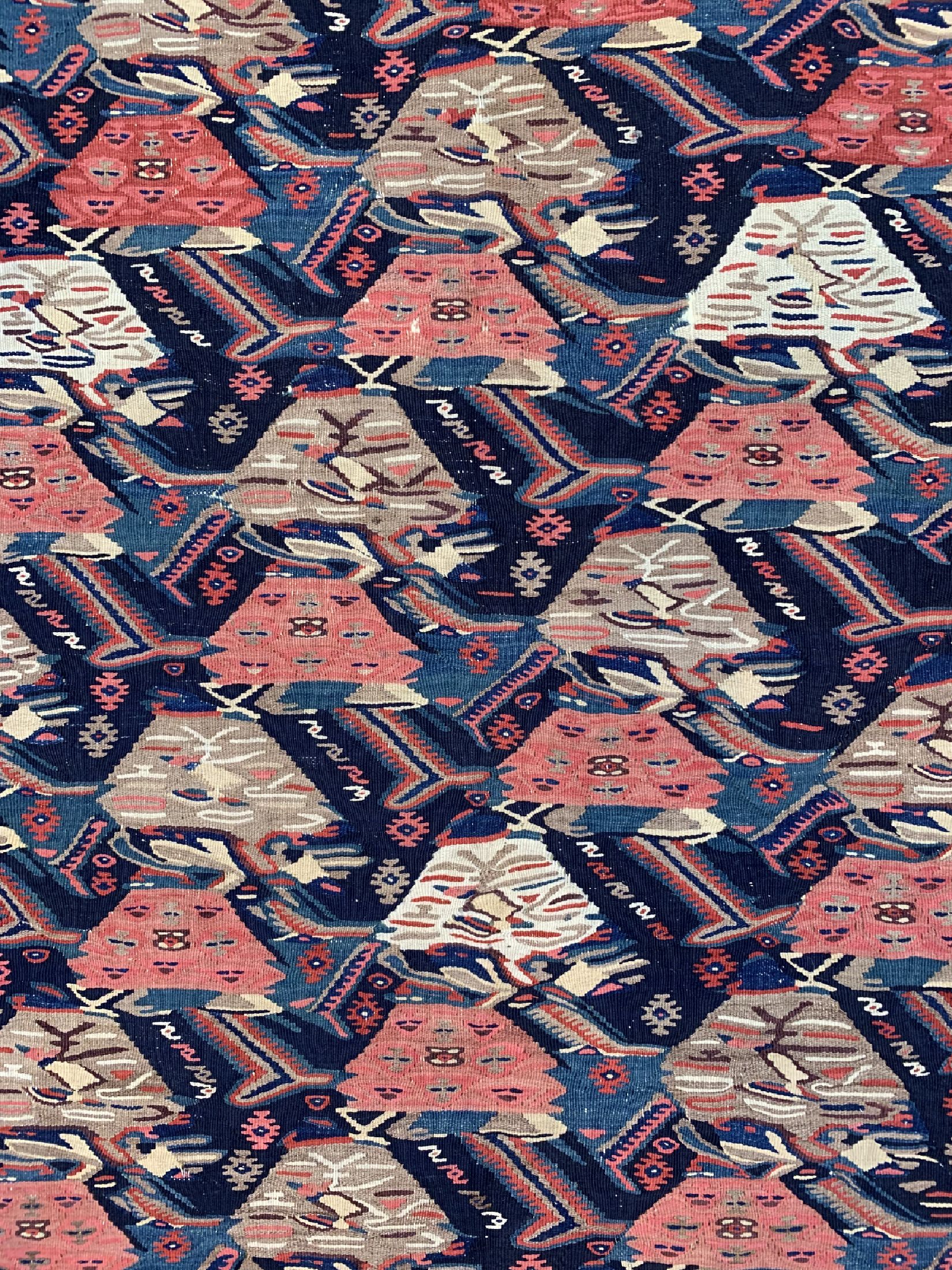 Detail c: Antiker Senneh Kelim, Persien, um 1900, Wolle auf Baumwolle, ca. 230 x 135 cm, EHZ: 2 (kleine Löcher)