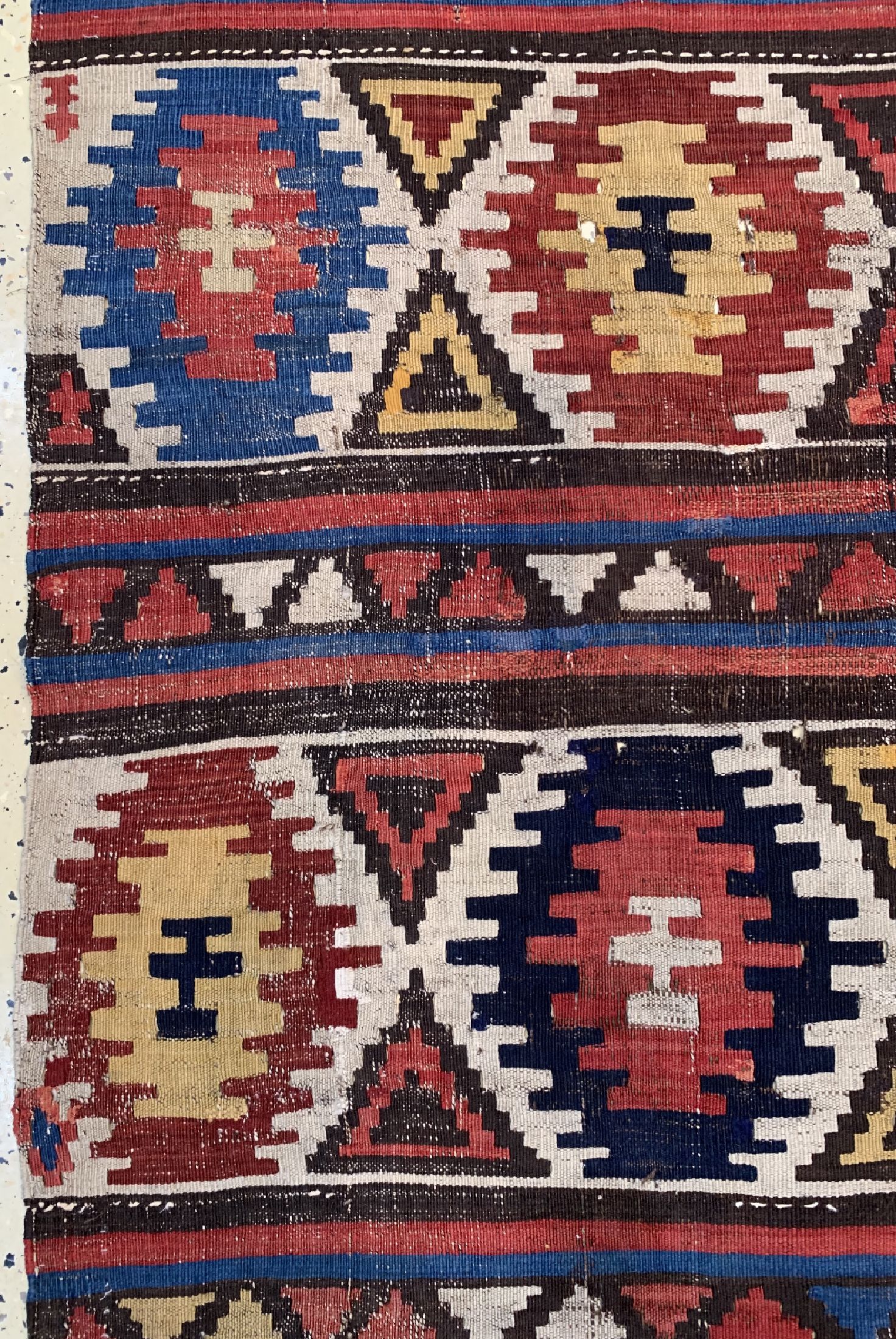 Detail c: Schirwan Kelim antik, Kaukasus, 19.Jhd, Wolle auf Wolle, ca. 260 x 185 cm, EHZ: 2-3, (kleine Löcher)