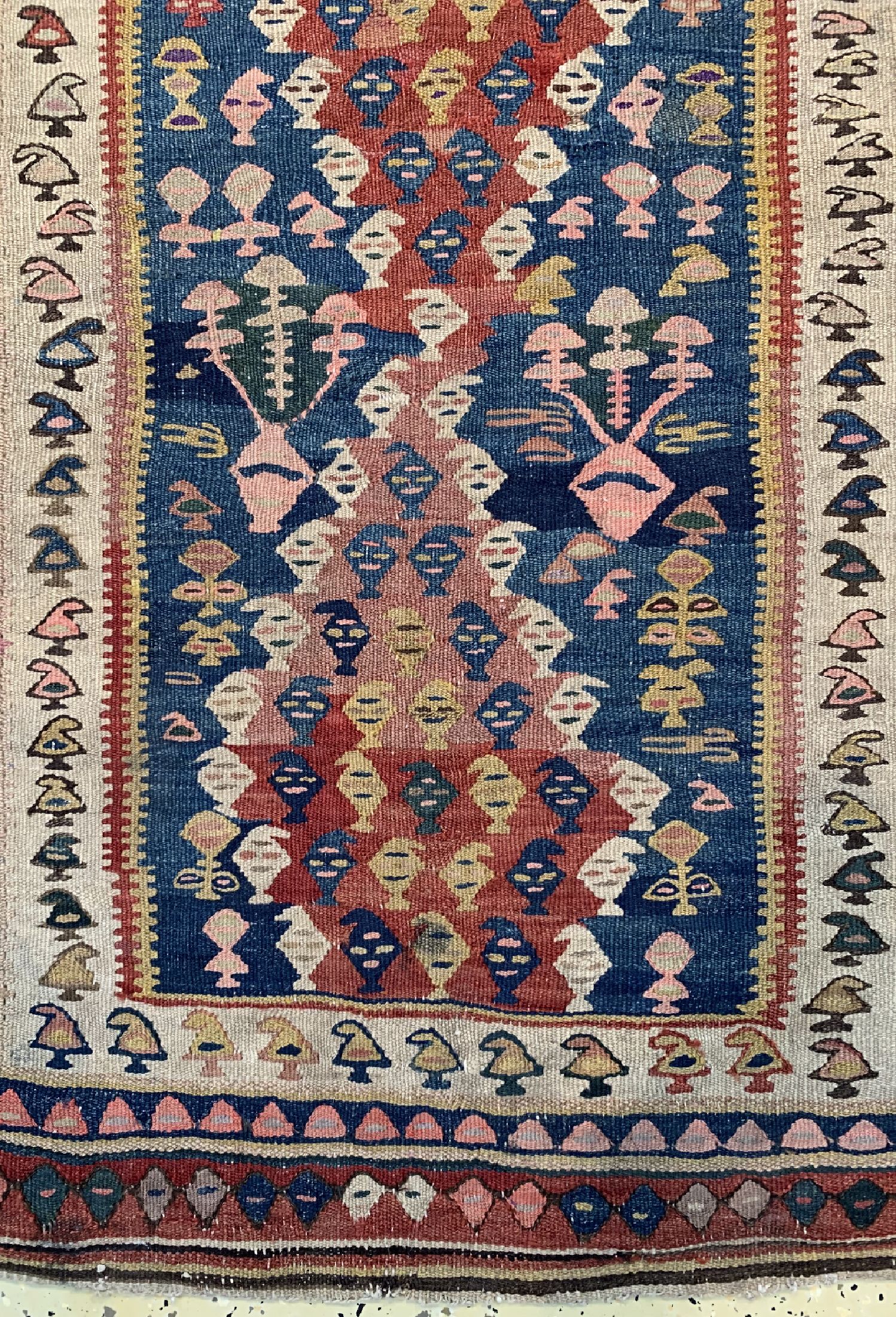 Detail b: Bidjar kelim antik, Persien, um 1900, Wolleauf Baumwolle, ca. 330 x 113 cm, EHZ: 2(kleine Löcher)