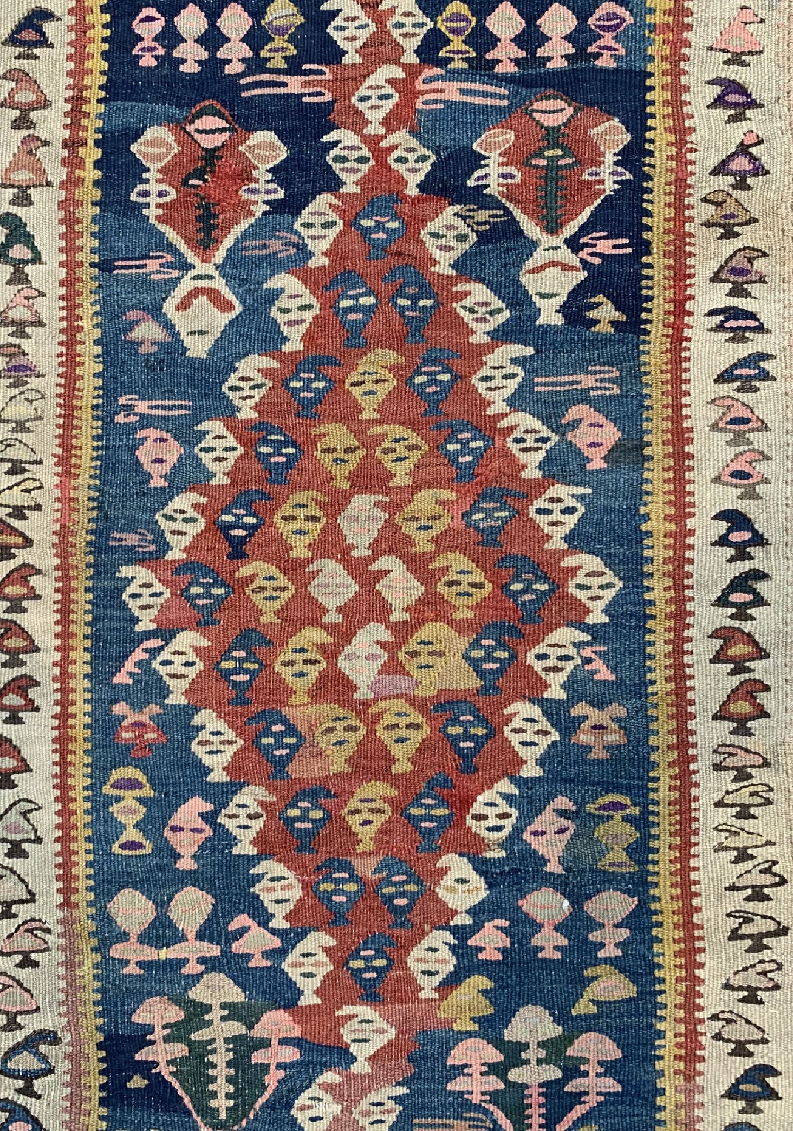 Detail c: Bidjar kelim antik, Persien, um 1900, Wolleauf Baumwolle, ca. 330 x 113 cm, EHZ: 2(kleine Löcher)