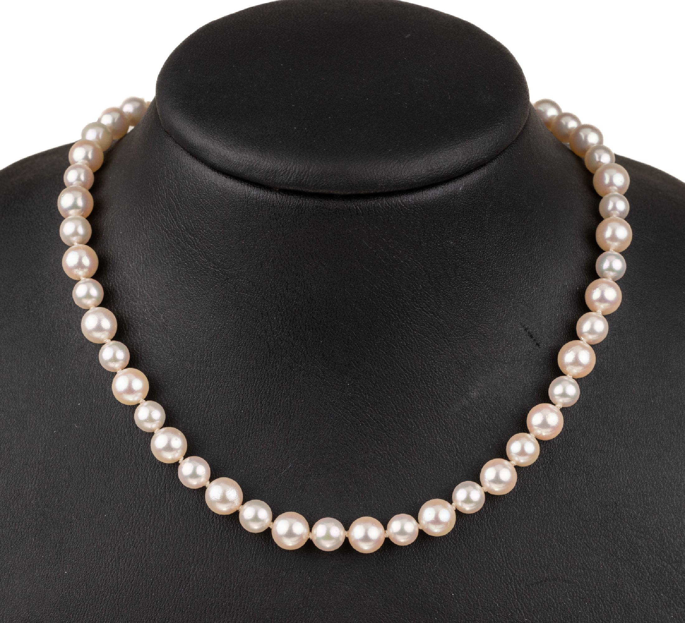 Langes Collier aus Akoyazuchtperlen, endlos, große und kleine Zuchtperlen im Wechsel, D ca. 6.1 und 7.2 mm, L. ca. 98 cm