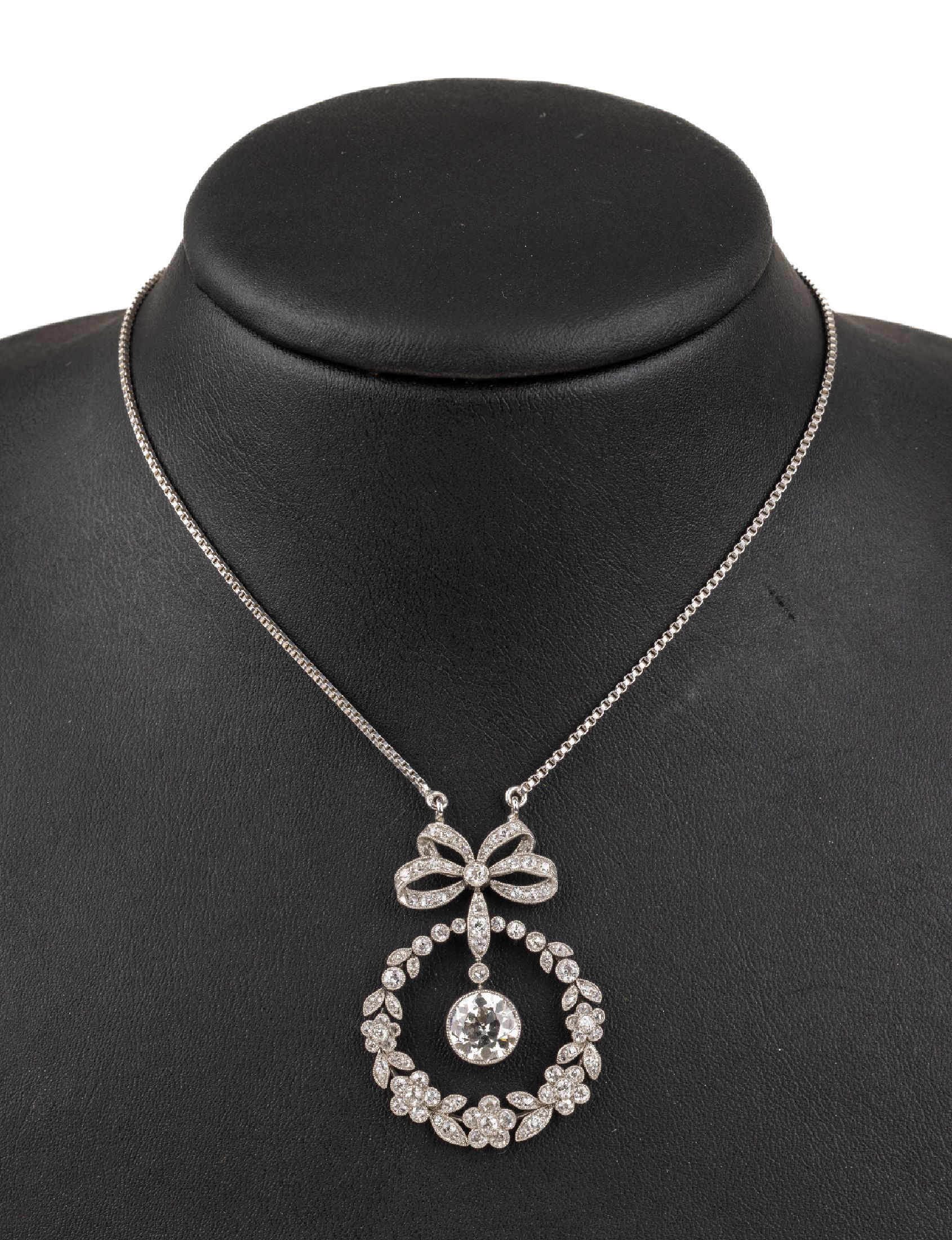 Prunkvolles Diamant-Verwandlungscollier, Platin, um 1900, Meister MAYER & SÖHNE Wien, mittig bewegl. Altschliff-Diamant ca. 2.0 ct Weiß/si, ...