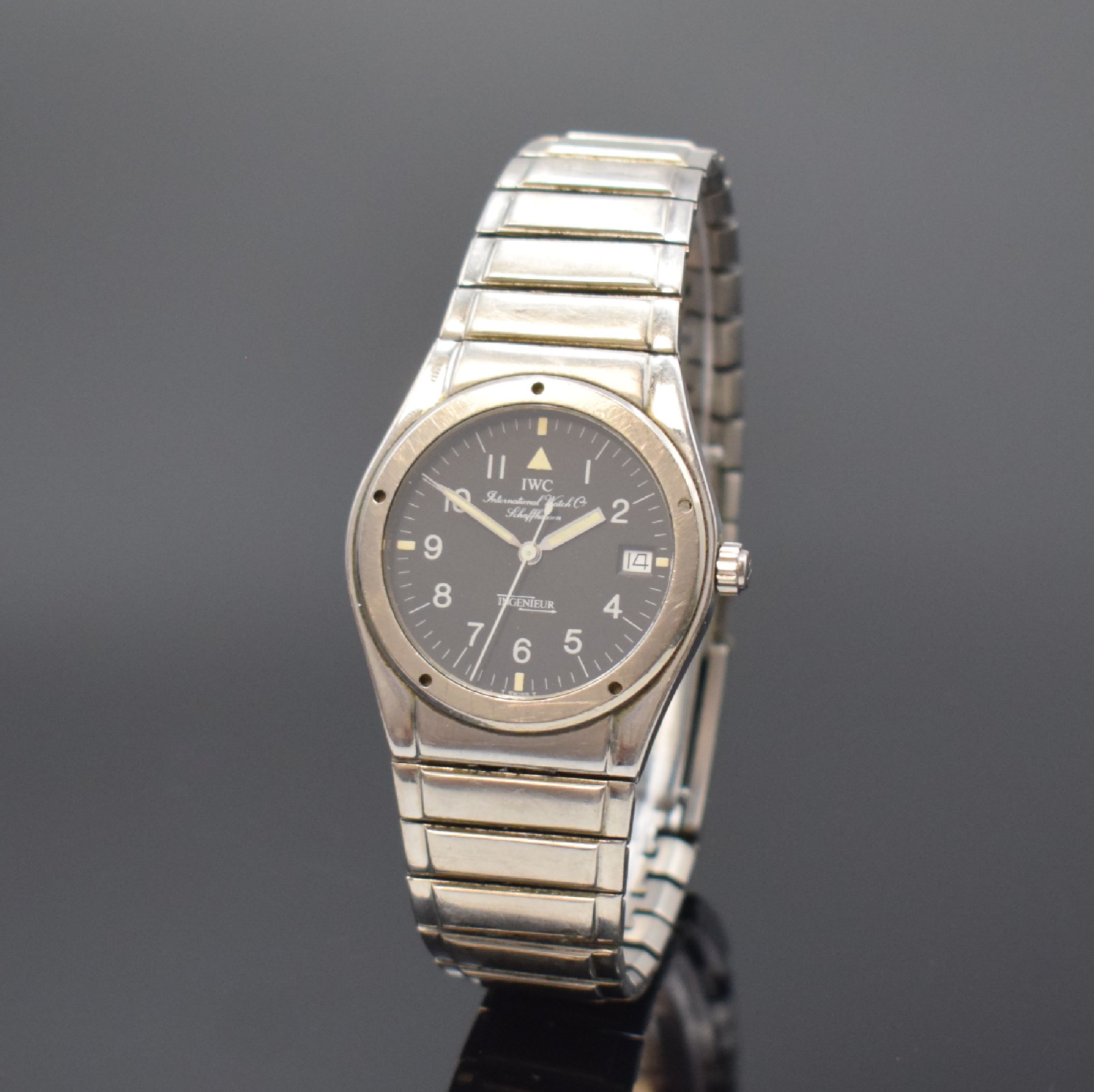 IWC Damenarmbanduhr Ingenieur, Schweiz 1980er Jahre, quarz, Titangeh. inkl. Gliederband m. Faltschl., Boden u. Lünette verschr., schwarzes ...