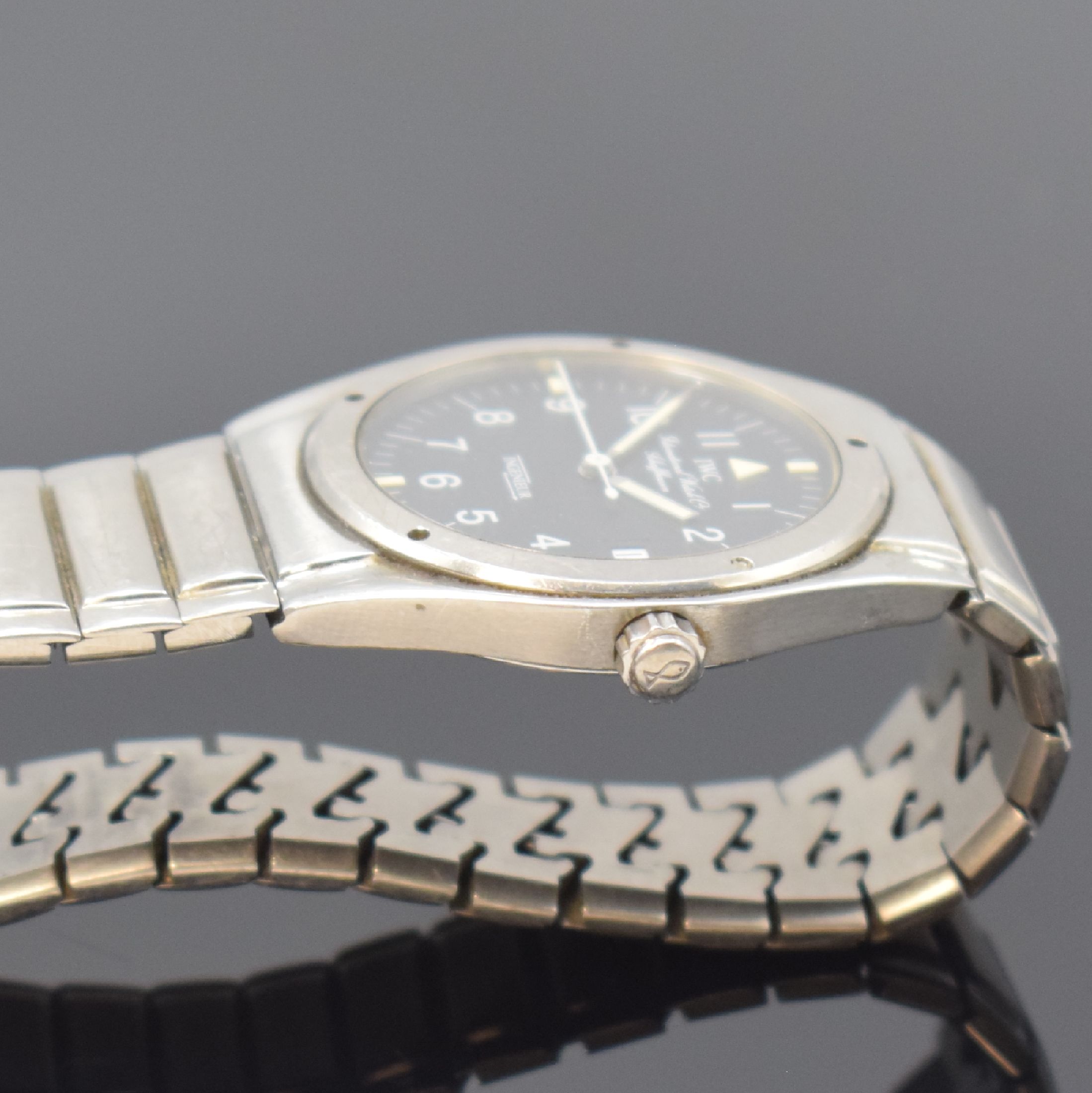 Detail c: IWC Damenarmbanduhr Ingenieur, Schweiz 1980er Jahre, quarz, Titangeh. inkl. Gliederband m. Faltschl., Boden u. Lünette verschr., schwarzes ...