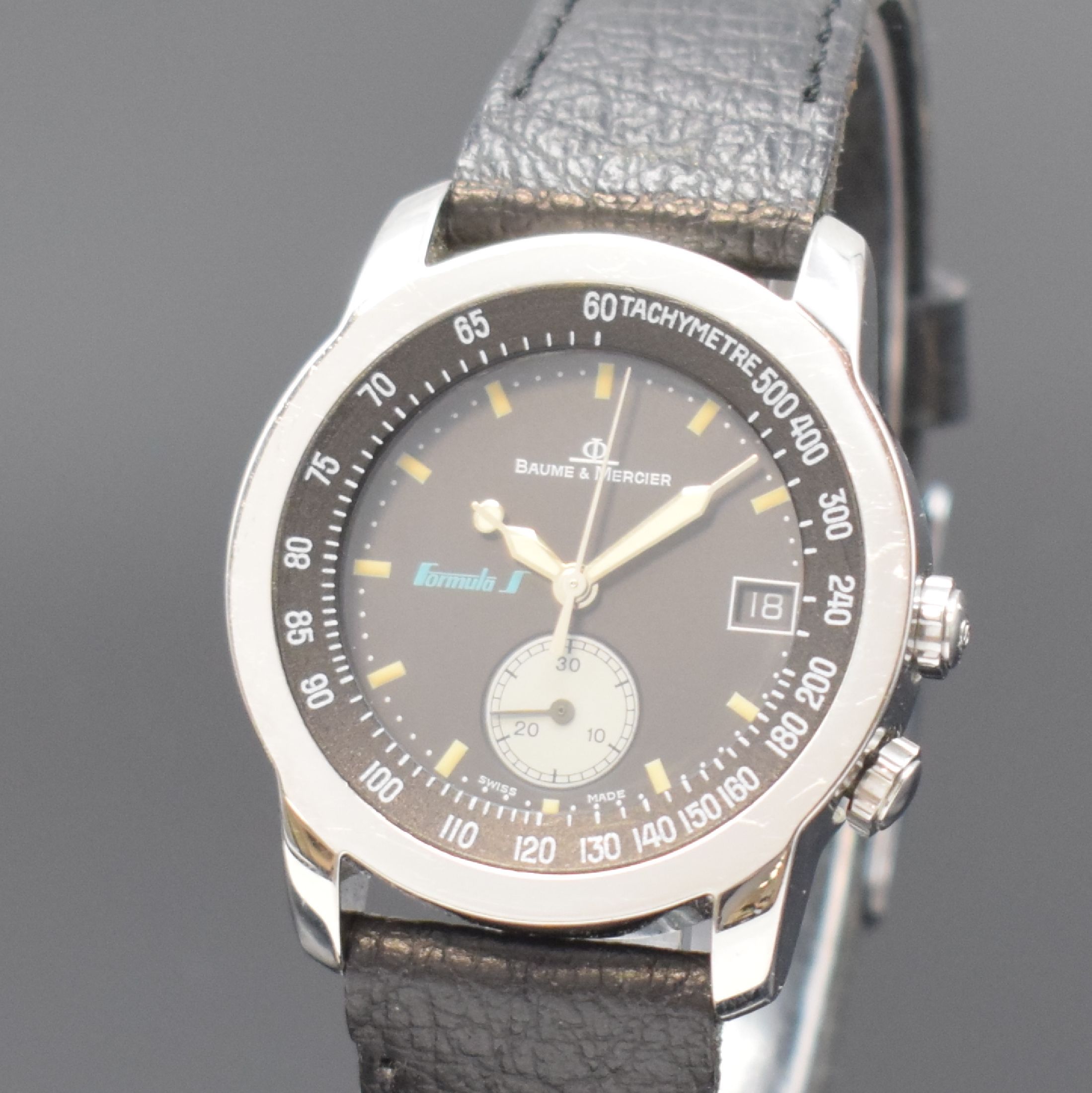 Detail a: BAUME & MERCIER Herrenarmbanduhr Modellserie Formula S Referenz MV 04 F 007, Schweiz um 1995, quarz, Edelstahlgeh., Boden 4-fach verschr., schwarzes ...