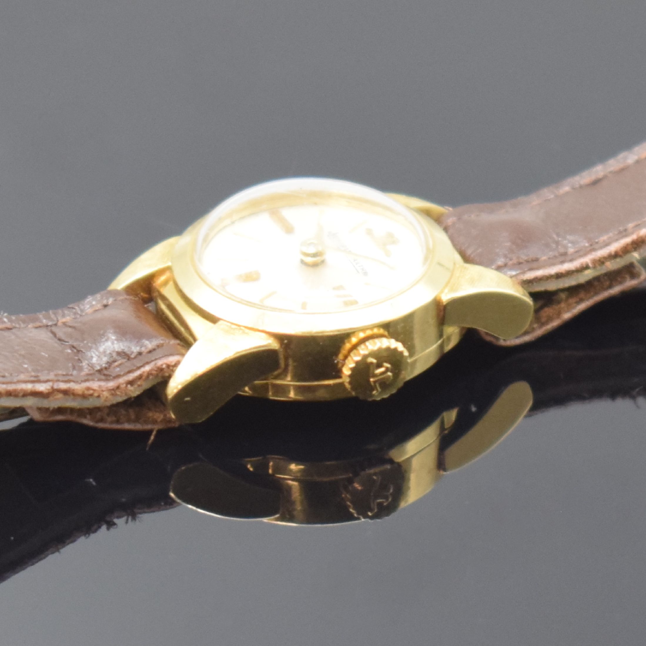 Detail b: Jaeger-LeCoultre Damenarmbanduhr in GG 750/000, Schweiz um 1965, Handaufzug, Boden gedr., silb. Zifferbl. m. gold. Std.-Ind. (teils angel.), gold. ...