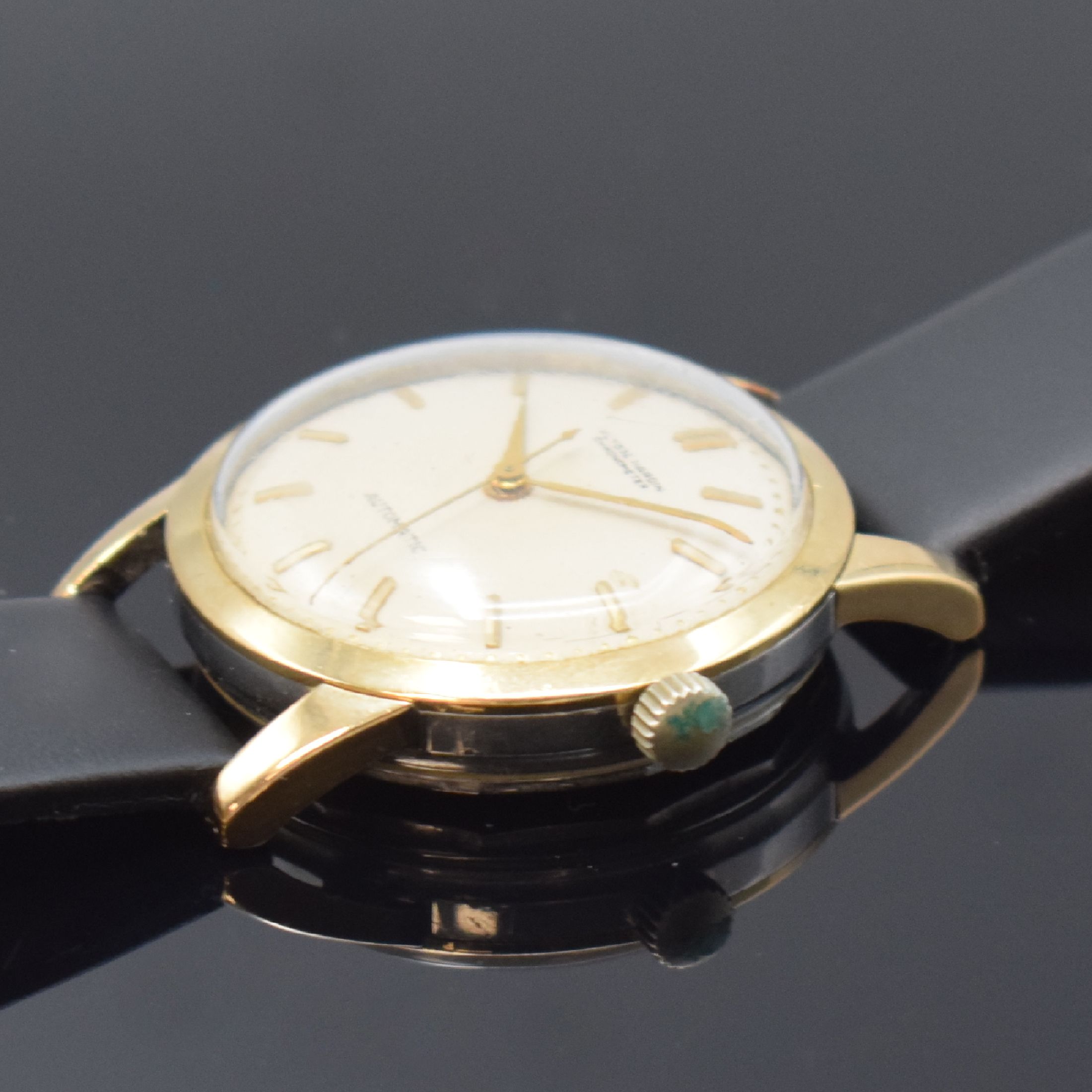 Detail b: ULYSSE NARDIN Herrenarmbanduhr, Schweiz um 1960, Automatik, Edelstahlgeh. m. Goldhaube, Boden verschr., silb. Zifferbl. rest., gold. Std.-Ind., gold. ...