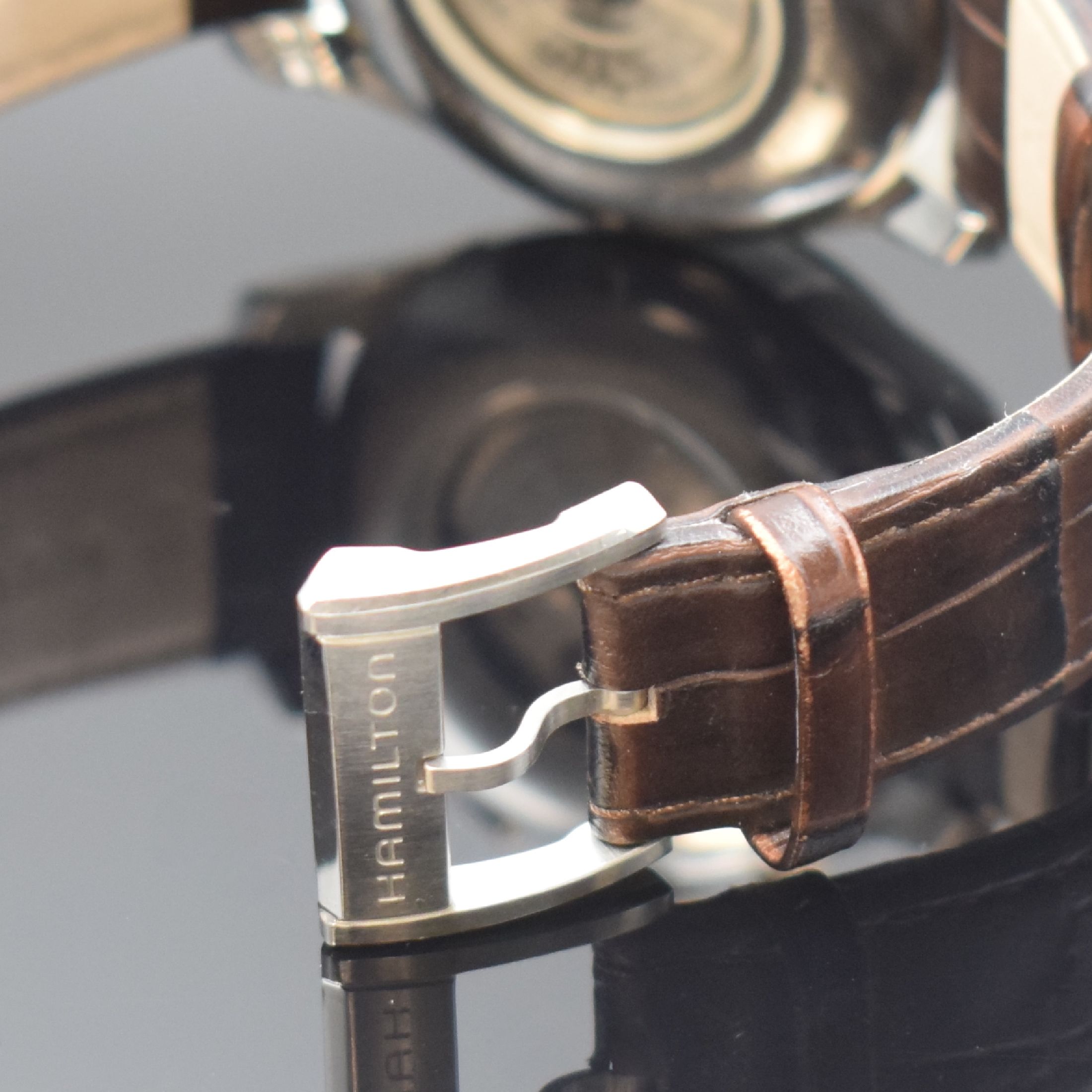 Detail b: HAMILTON Herrenchronograph in Stahl, Schweiz um 2020, Automatik, beids. Saphir- vergl. Geh., Boden 6-fach verschr., orig. Lederband m. Stahl ...