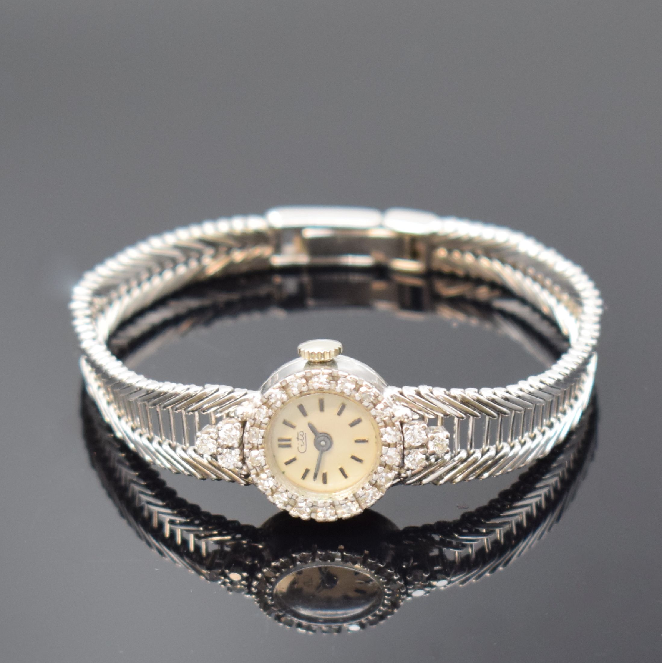 CITO Damenarmbanduhr in WG 750/000 mit Diamanten, Schweiz um 1955, Handaufzug, Boden aufgedr., Lünette aufw. m. Diamanten bes., silb. Zifferbl. m. ...