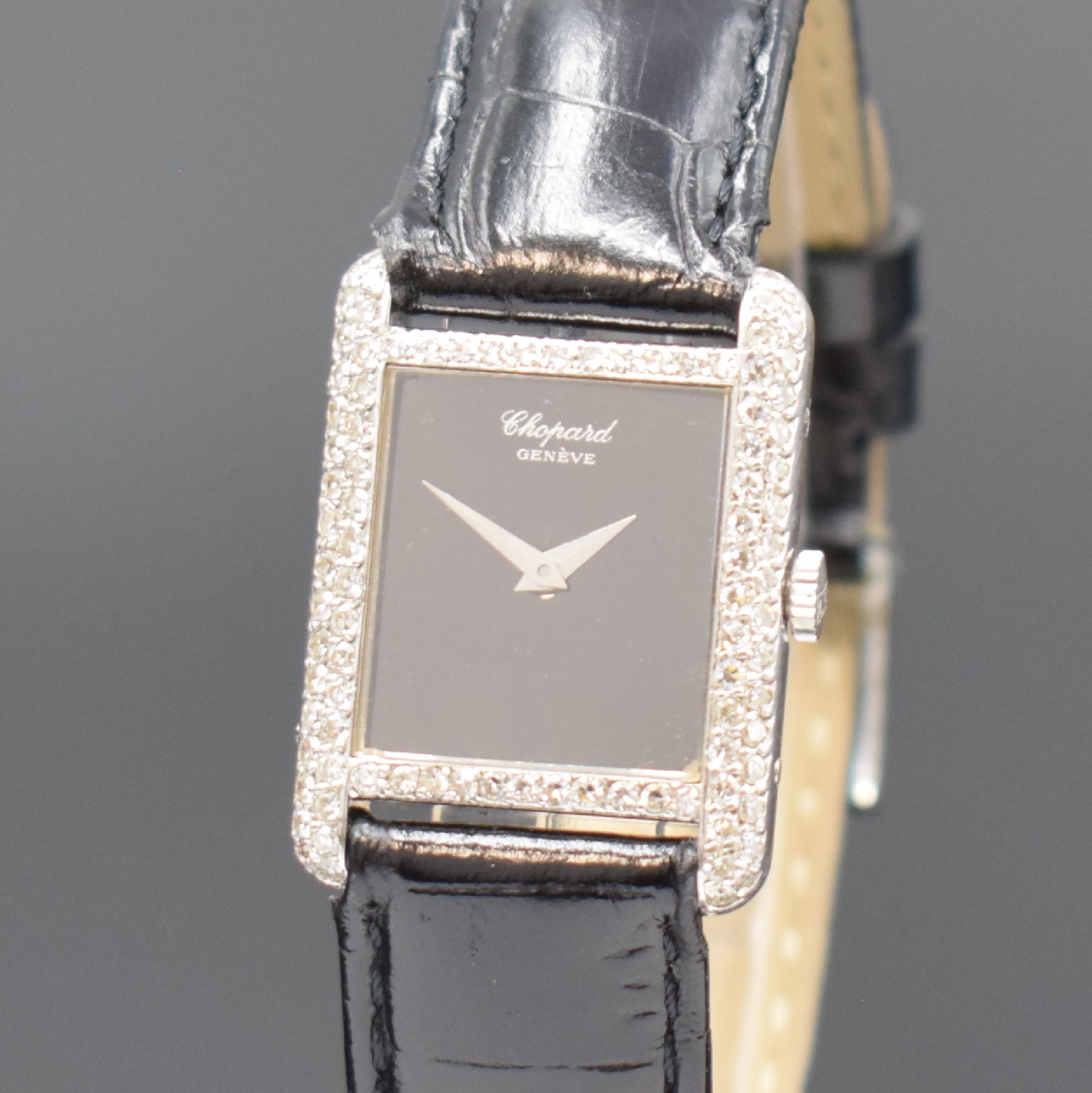 Detail a: CHOPARD Damenarmbanduhr in WG 750/000 Referenz 5054, Schweiz um 1985, Handaufzug, 2-teil. Geh. seitlich verschr., aufw. m. Diamanten bes., schwarzes ...