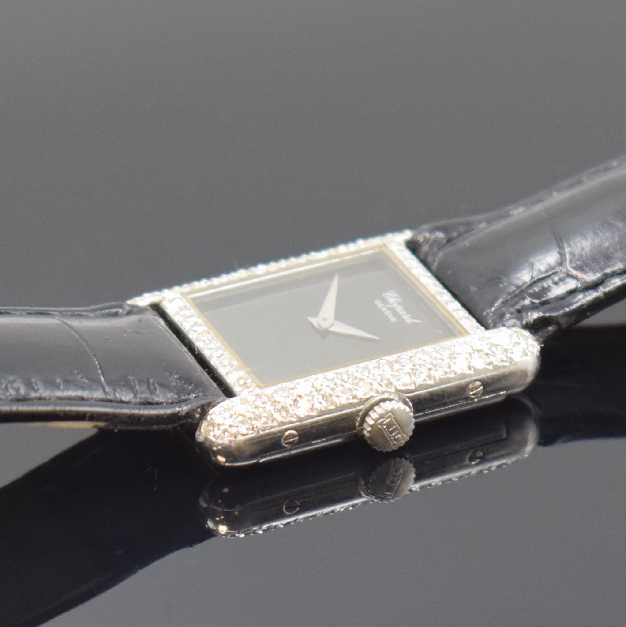 Detail b: CHOPARD Damenarmbanduhr in WG 750/000 Referenz 5054, Schweiz um 1985, Handaufzug, 2-teil. Geh. seitlich verschr., aufw. m. Diamanten bes., schwarzes ...