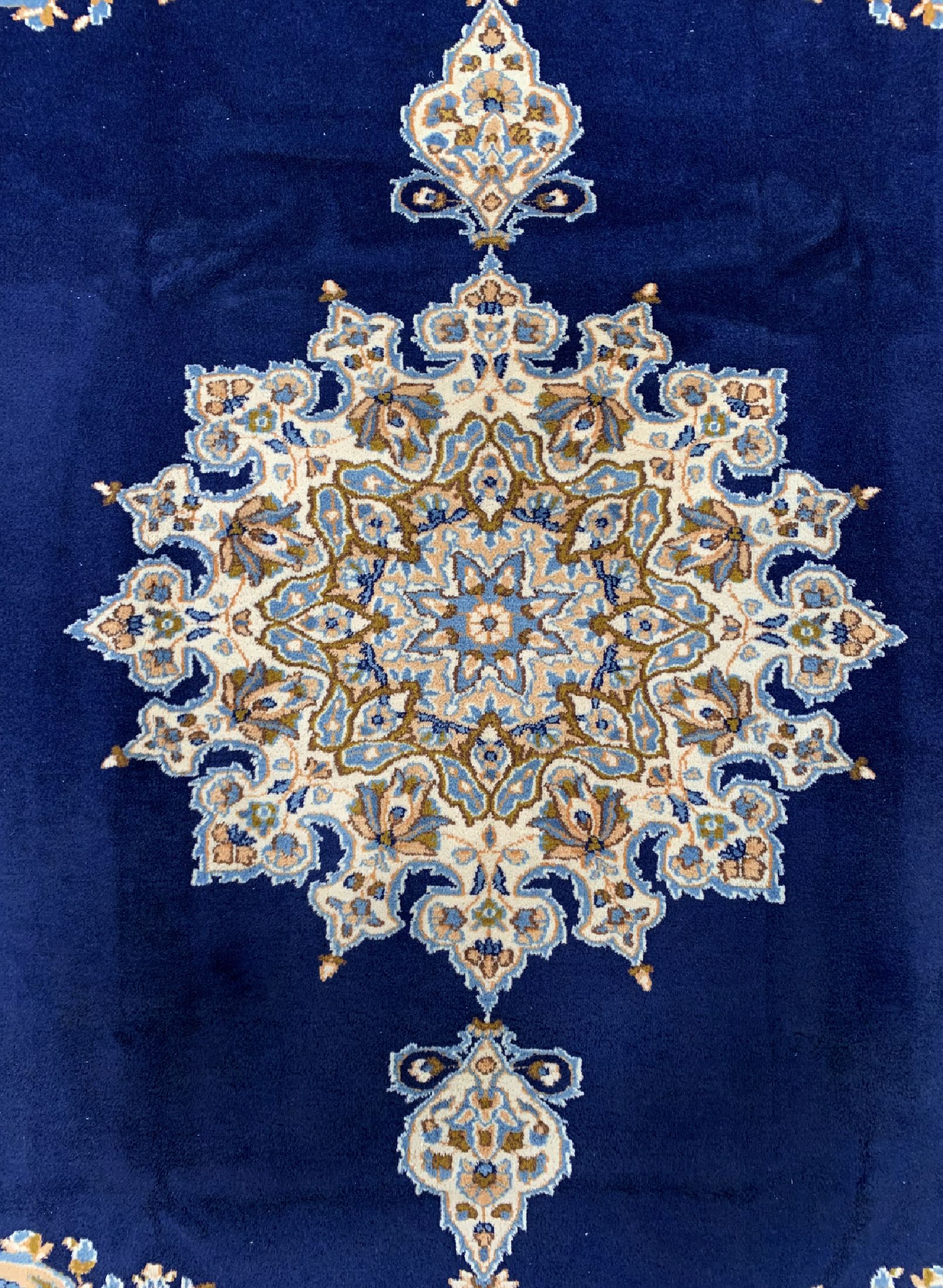 Detail c: Kerman, Persien, ca. 50 Jahre, Wolle auf Baumwolle, ca. 298 x 220 cm, EHZ: 2