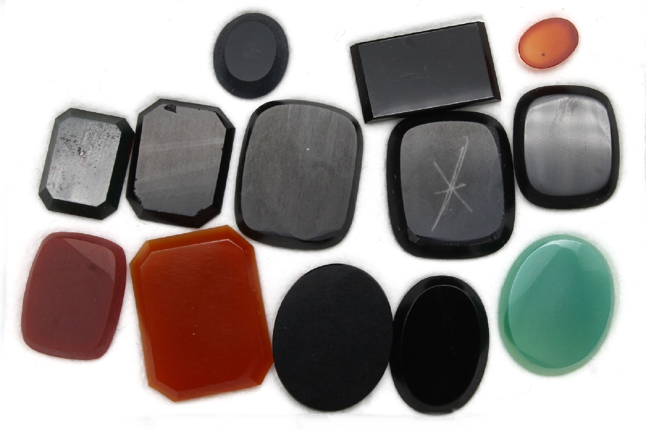 Detail a: Lot 13 lose Lagensteine, in versch. Farben und Formen, Gravurplatten frei
