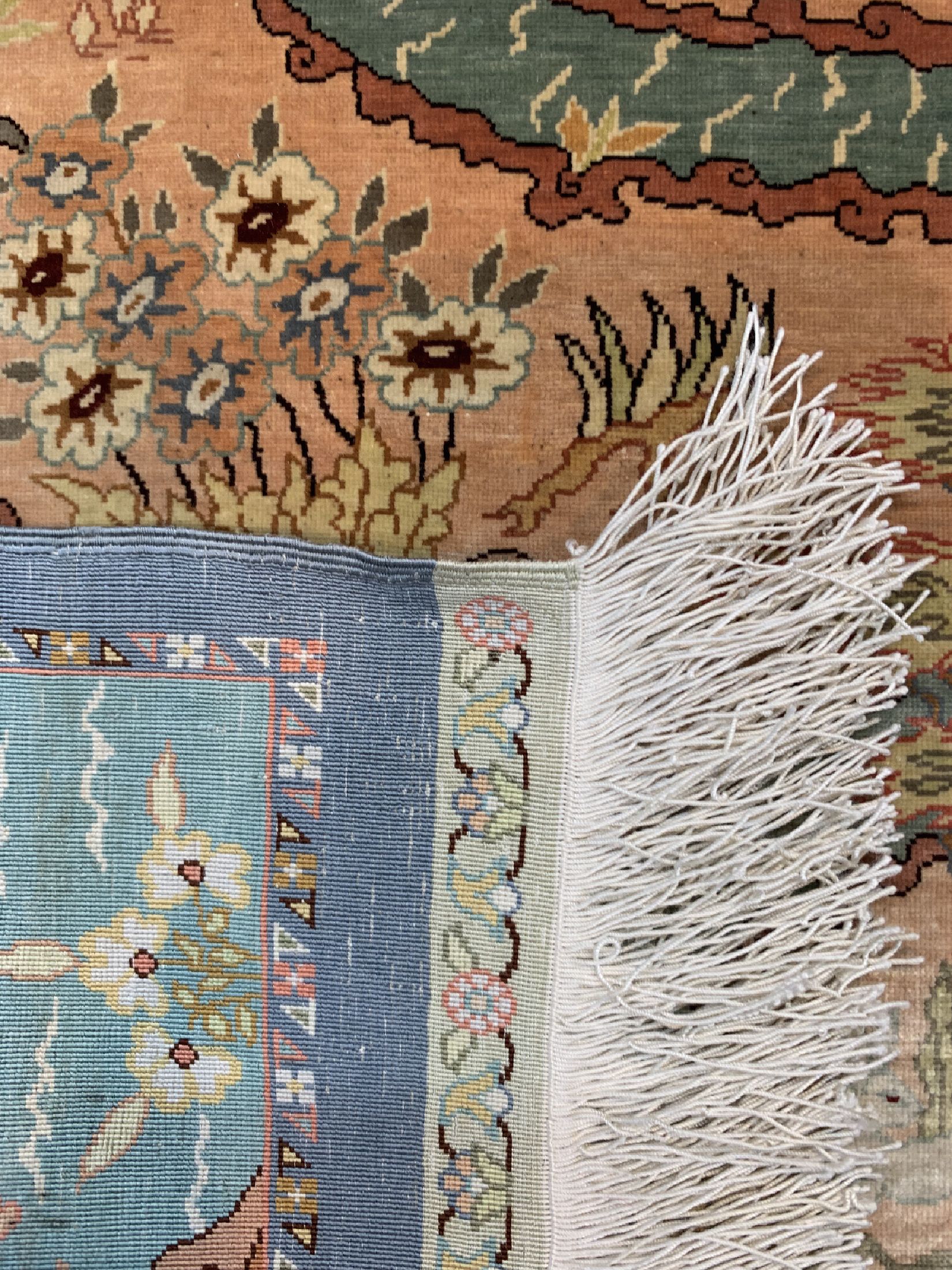 Detail g: Hereke Seide, sehr fein, Türkei, signiert, um 1960, reine Naturseide, ca. 107 x 68 cm, ca. 2,0 Mio. Kn/qm, EHZ: 1-2.
