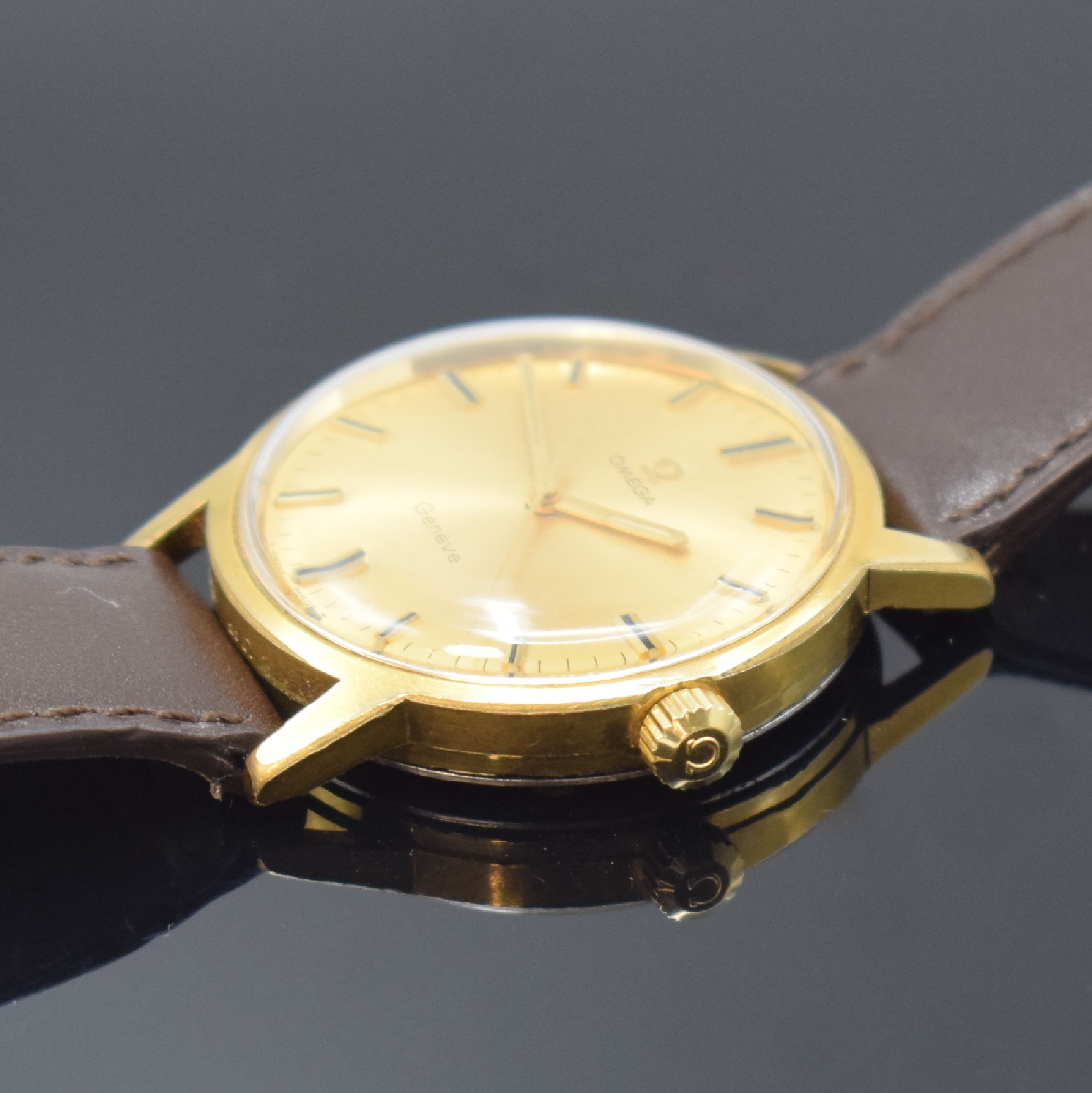 Detail b: OMEGA Geneve vergoldete Herrenarmbanduhr Referenz 135.070, Schweiz um 1970, Handaufzug, verschr. Stahlboden, orig. Krone, gold. Zifferbl., gold. ...