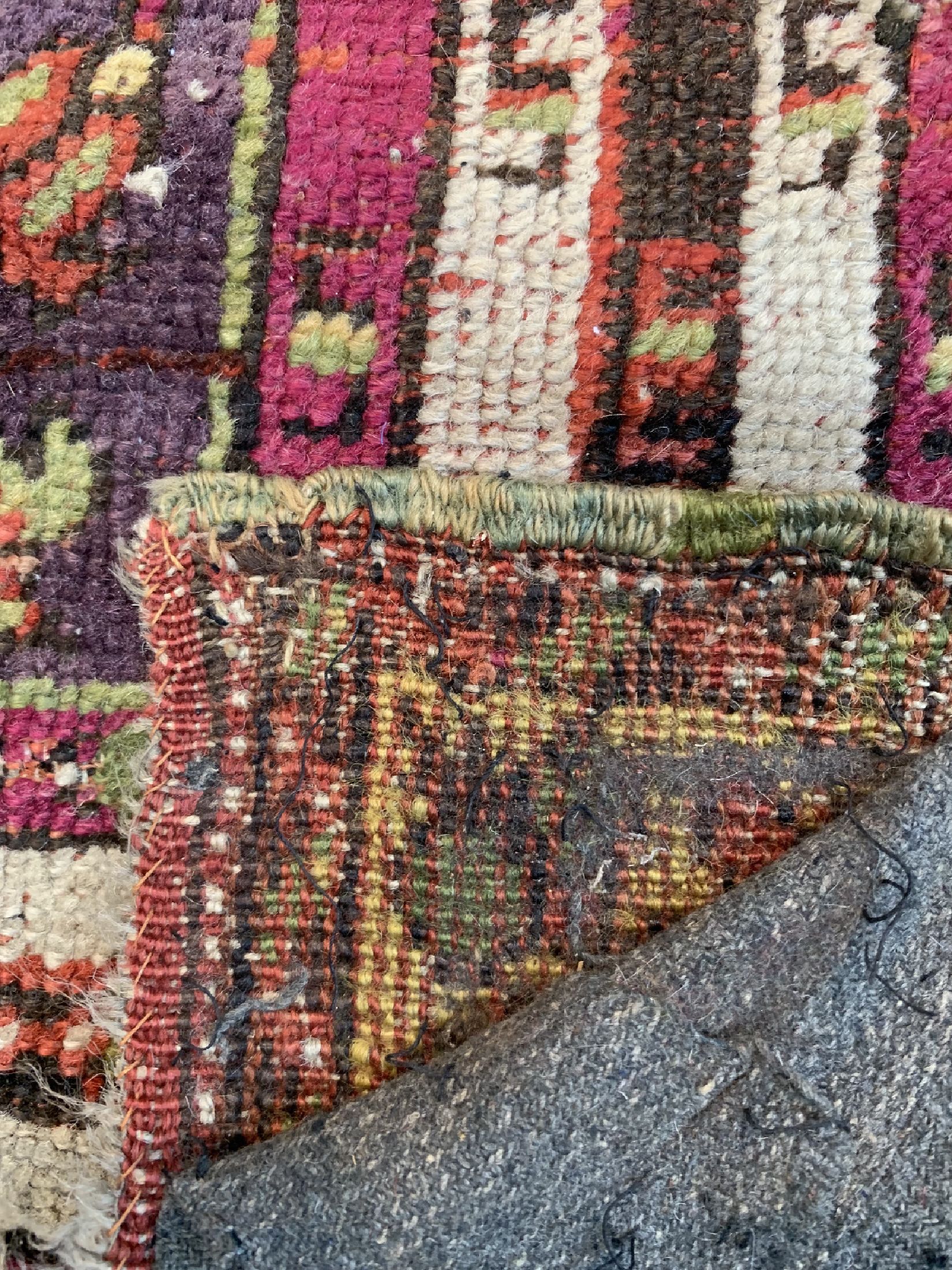 Detail e: Kirsehir"Gebetsteppich", Türkei, 19.Jhd, Wolle auf Wolle, ca. 180 x 125 cm, EHZ: 3, (Alte Restaurierungen)