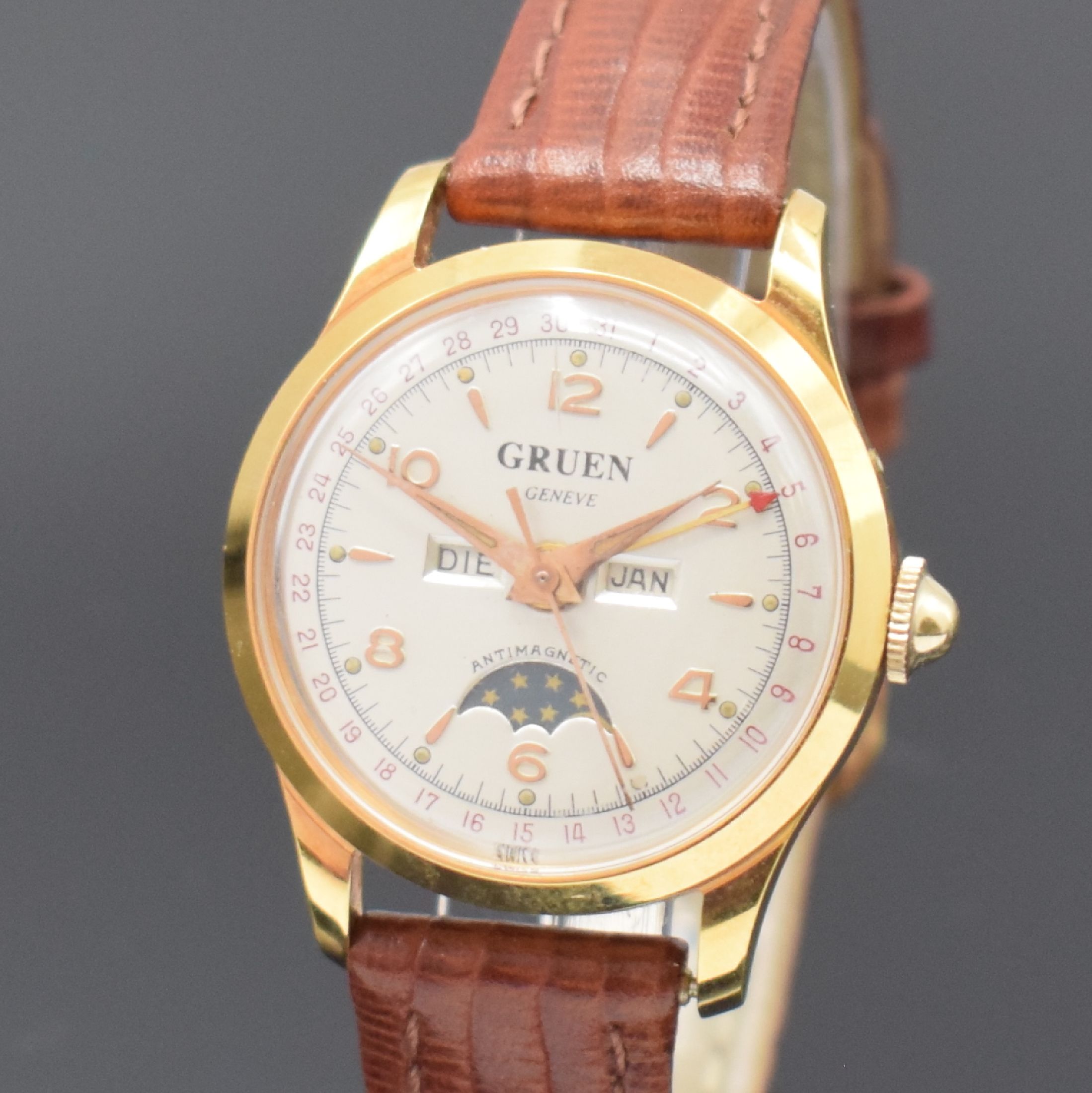 Detail a: GRUEN Damenarmbanduhr mit Vollkalender und Mondphase, Schweiz um 1950, Handaufzug, verg. Geh., Lunette u. Stahlboden aufgedr., silb. Zifferbl., ...