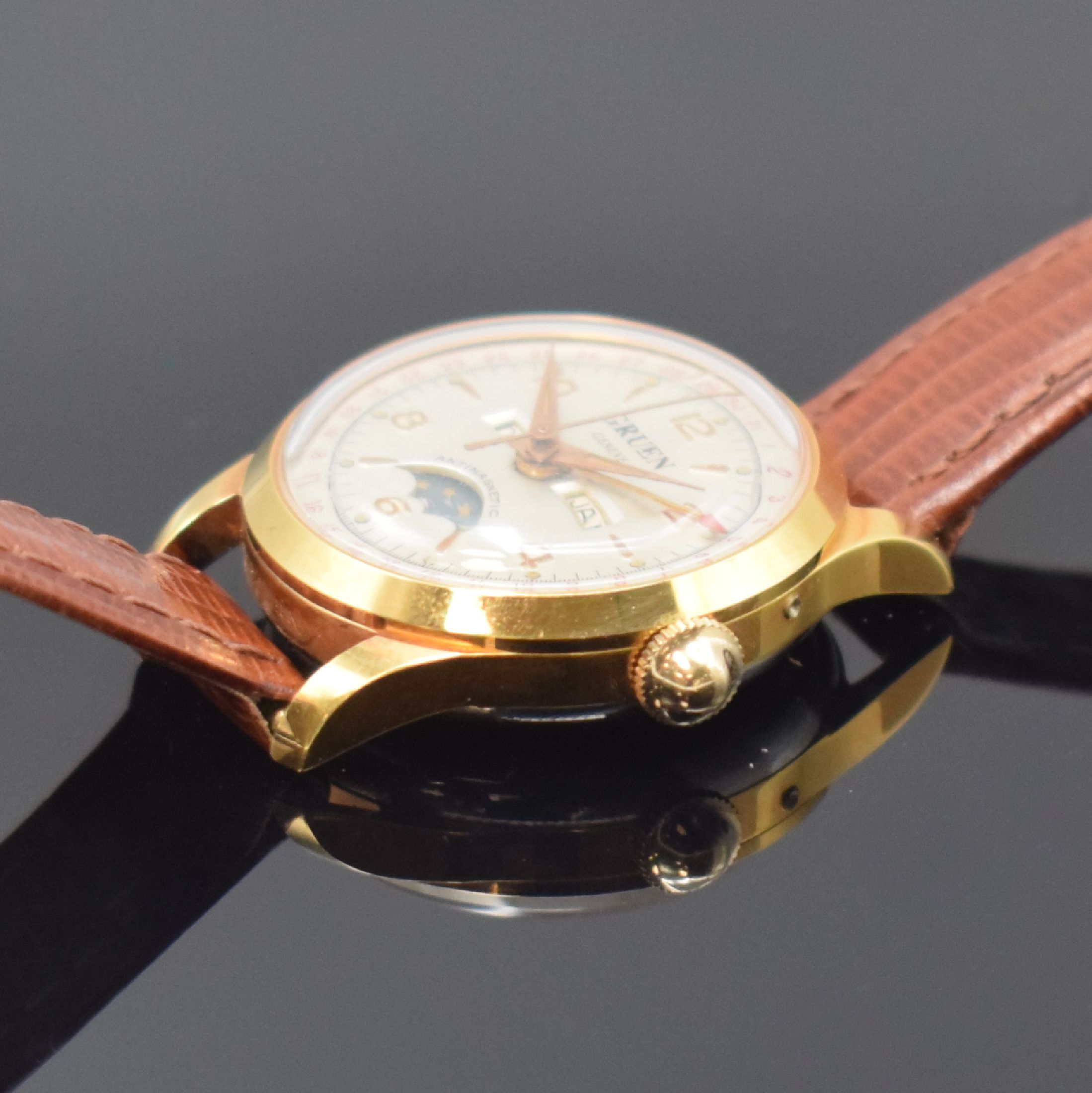 Detail b: GRUEN Damenarmbanduhr mit Vollkalender und Mondphase, Schweiz um 1950, Handaufzug, verg. Geh., Lunette u. Stahlboden aufgedr., silb. Zifferbl., ...