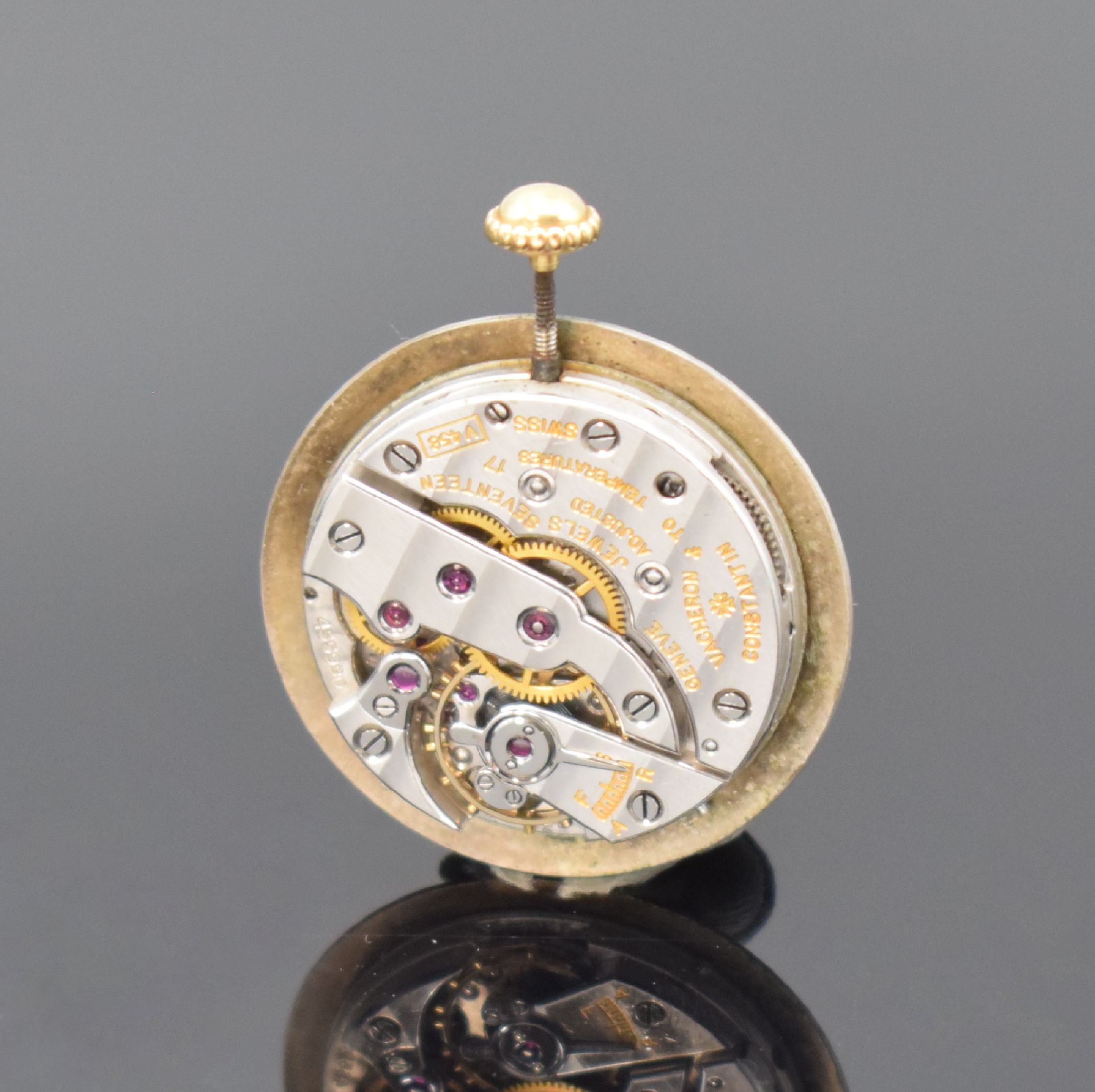 Detail d: VACHERON & CONSTANTIN Geneve Armbanduhr in GG 750/000, Schweiz um 1945, Handaufzug, 2-tlg. Geh. m. ausgefallene Bandanstößen, aufgedr. Boden dell., ...