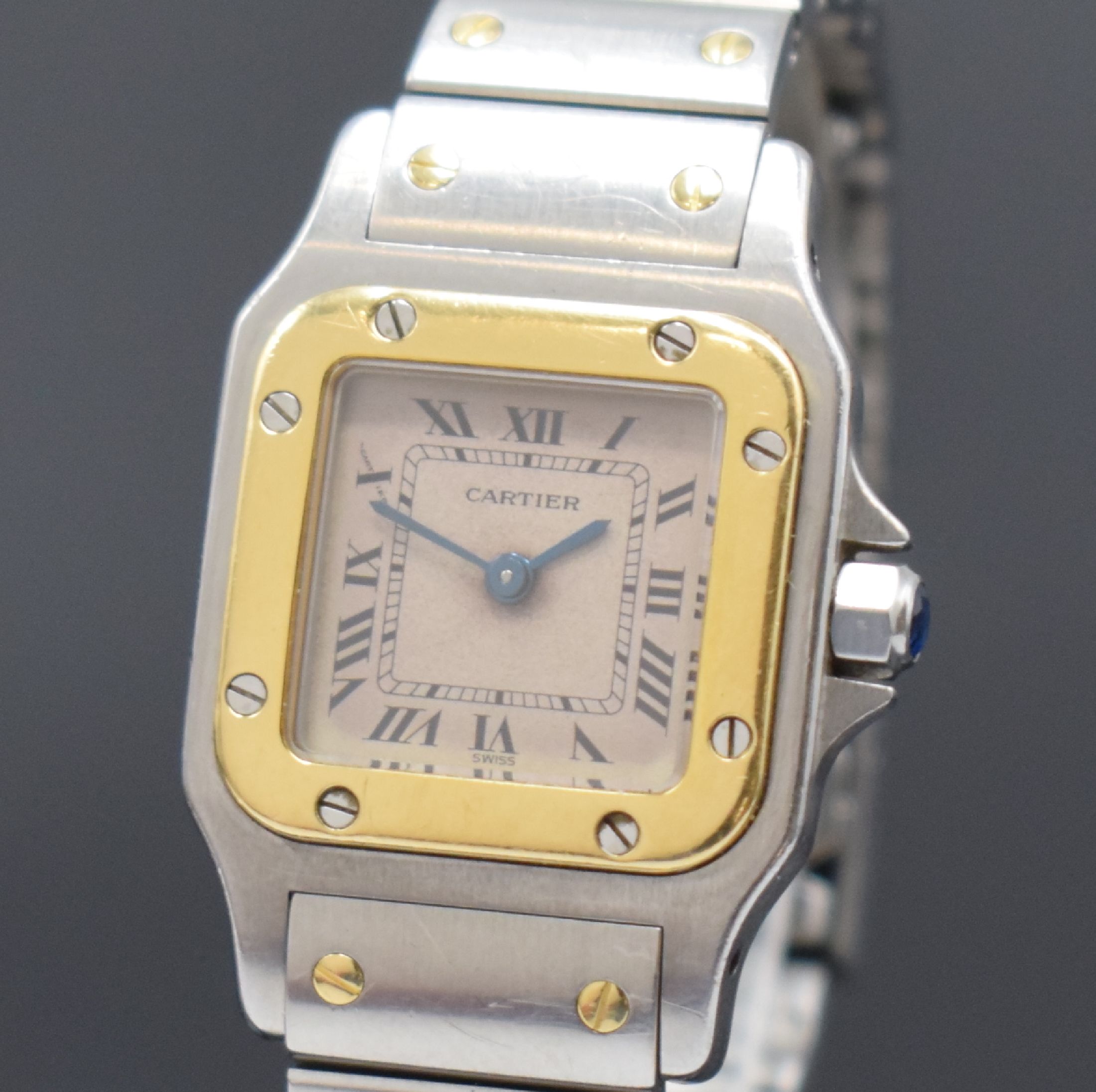 Detail a: CARTIER Santos Referenz 1057930 Damenarmbanduhr in Stahl/Gold, Schweiz um 2000, quartz, leicht gebogenes Geh., Boden 8- fach verschr., orig. ...