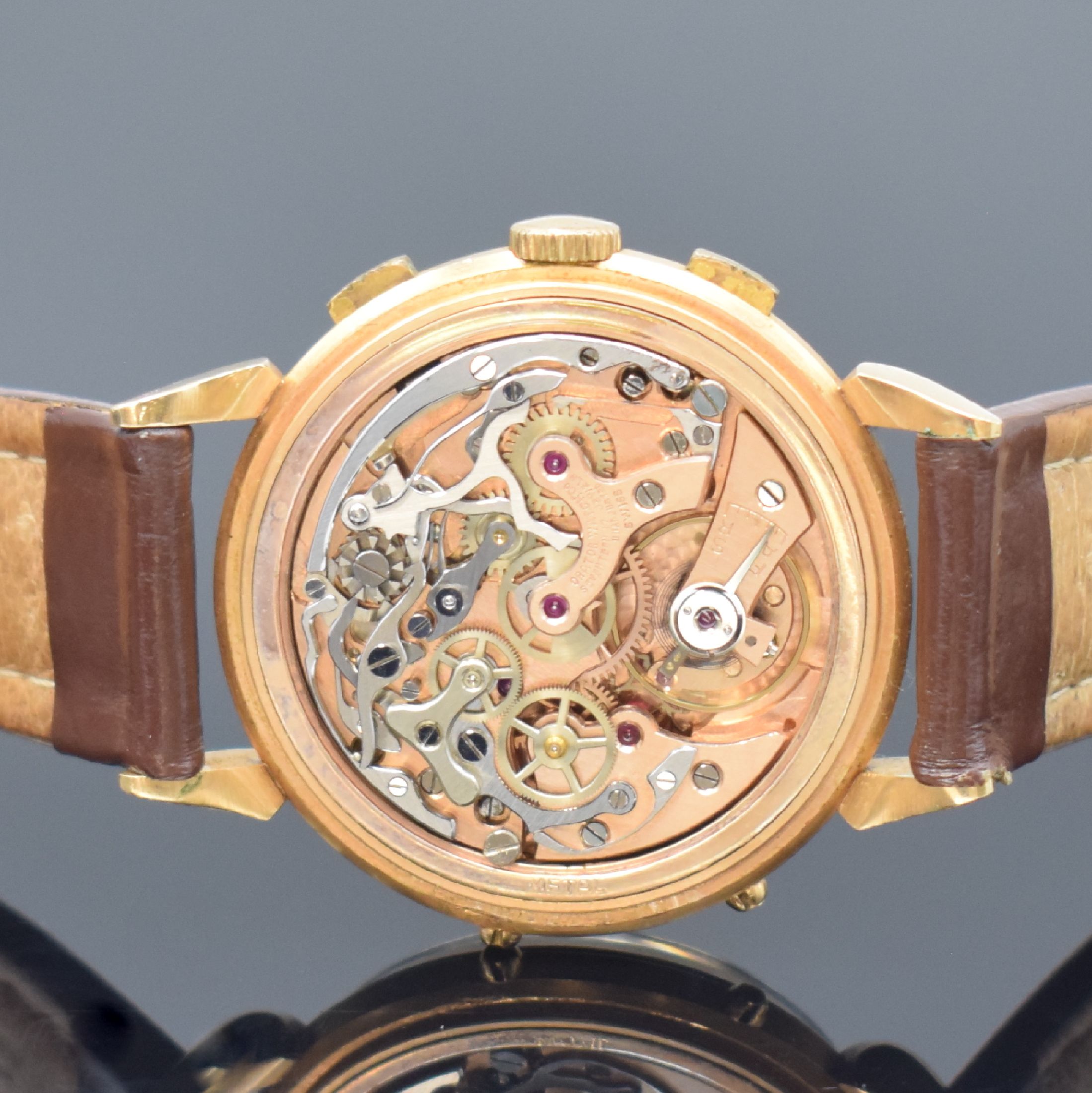 Detail e: ORATOR Extra Schaltradchronograph Valjoux 72C mit Vollkalender in RG 750/000, Schweiz um 1945, Handaufzug, 3-tlg. Geh. m. ausgefallenen ...
