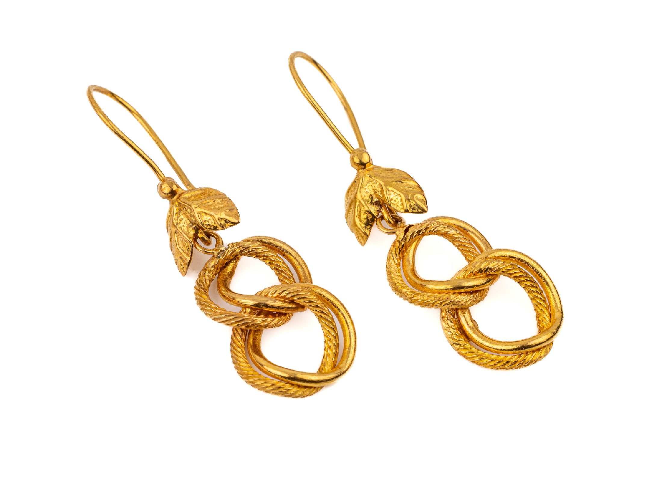 Paar 21 kt Gold Ohrhänger, GG 875/000, bewegl. Abhängungen mit ineinander verschlungenen Kreise, L. ca. 4.5 cm, ca. 3.7 g