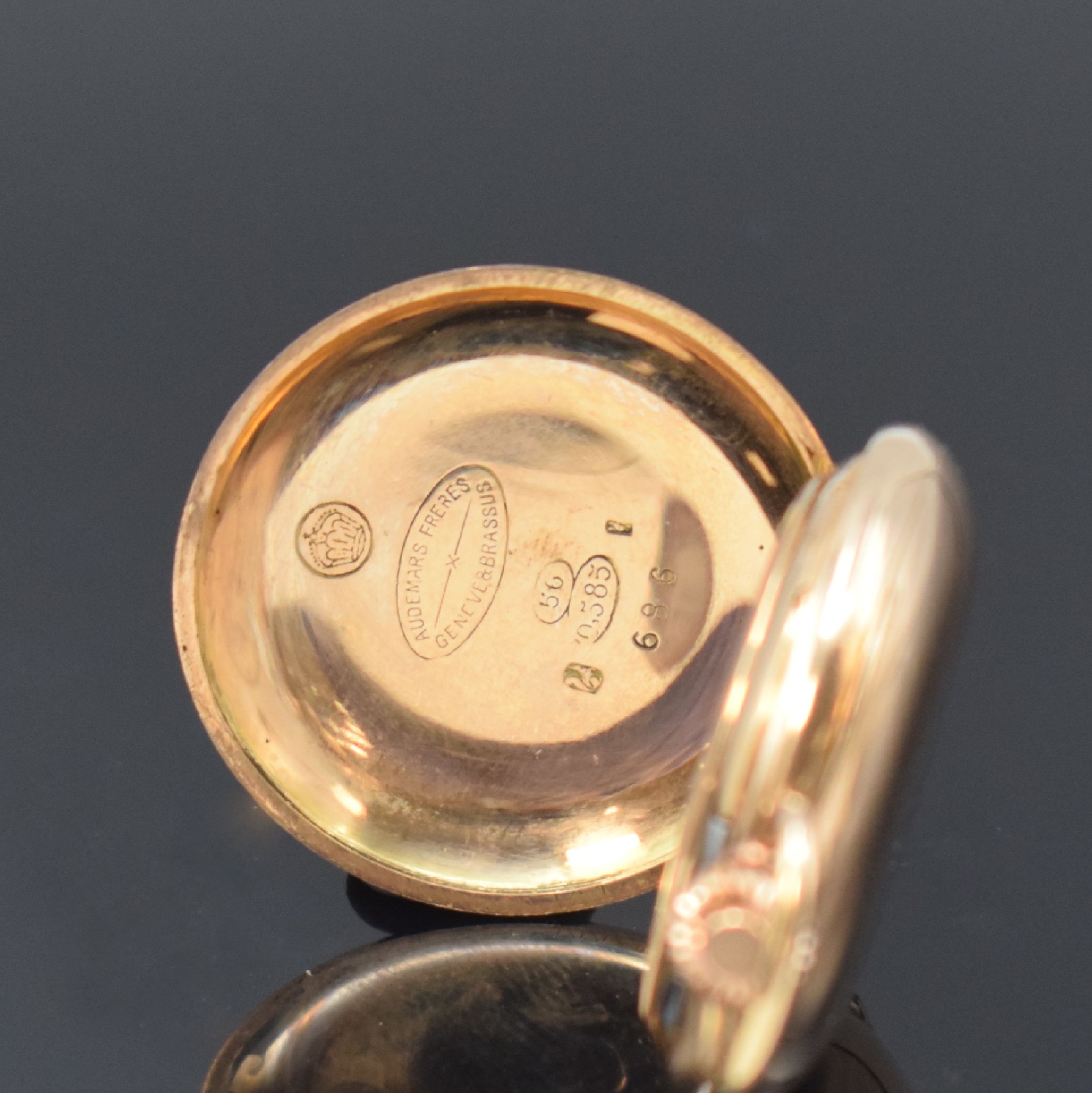 Detail b: AUDEMARS FRERES seltene Damensavonette in RG 585/000, Schweiz um 1910, glattes 3-Deckel Goldgeh., Sprungdeckel m. Monogramm-Grav., Medaillengrav. auf ...