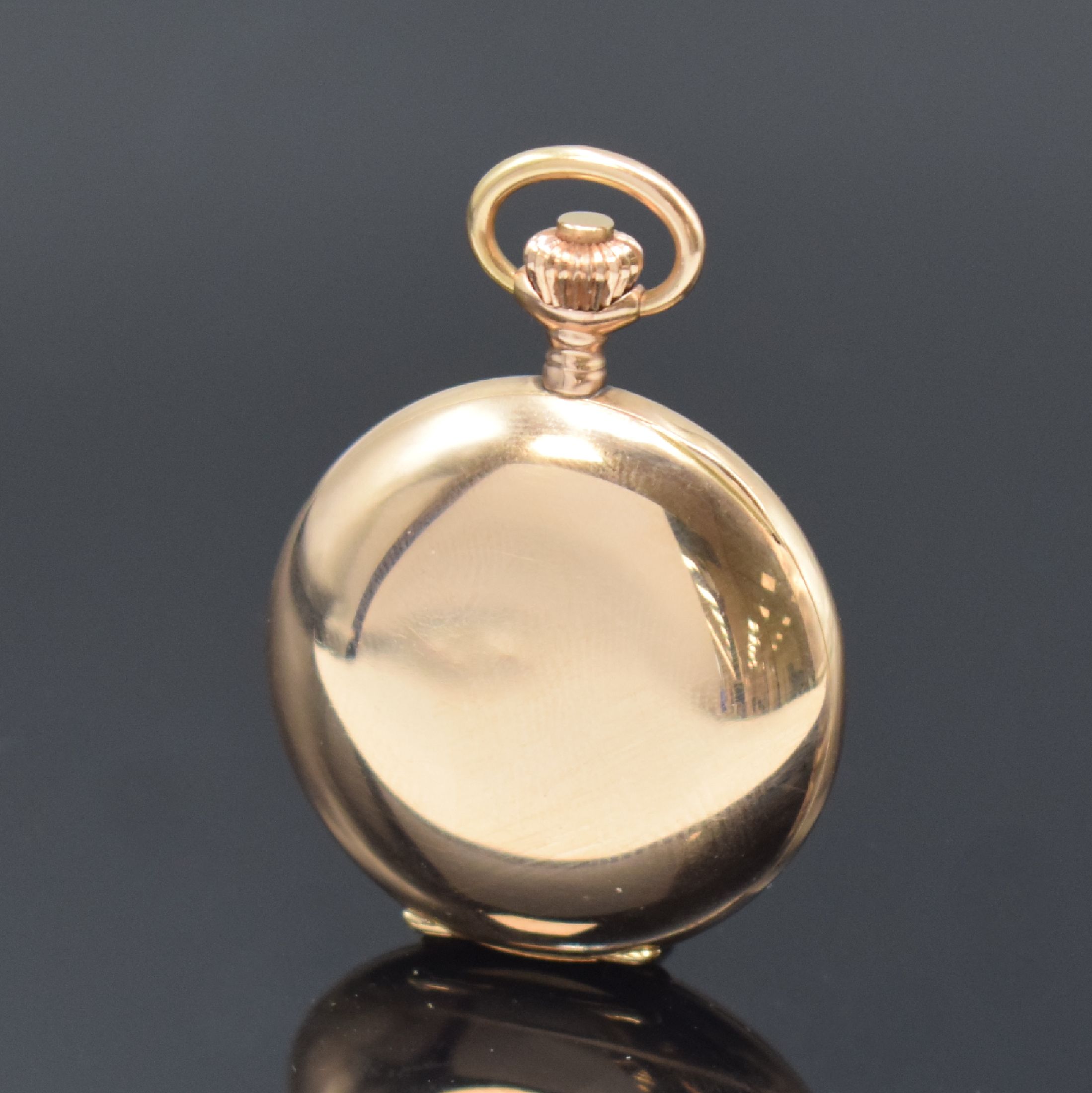 Detail d: AUDEMARS FRERES seltene Damensavonette in RG 585/000, Schweiz um 1910, glattes 3-Deckel Goldgeh., Sprungdeckel m. Monogramm-Grav., Medaillengrav. auf ...