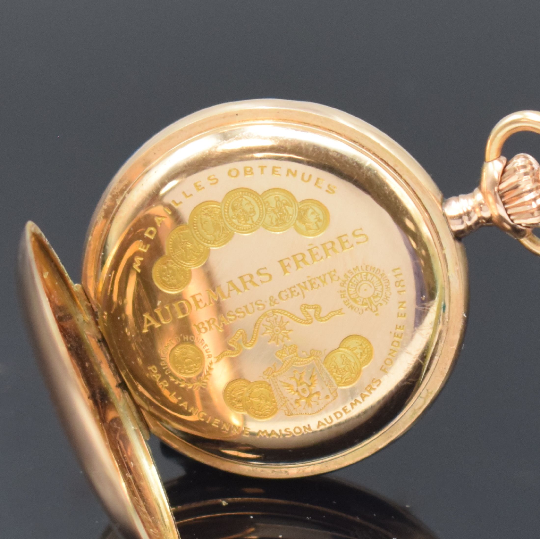 Detail f: AUDEMARS FRERES seltene Damensavonette in RG 585/000, Schweiz um 1910, glattes 3-Deckel Goldgeh., Sprungdeckel m. Monogramm-Grav., Medaillengrav. auf ...
