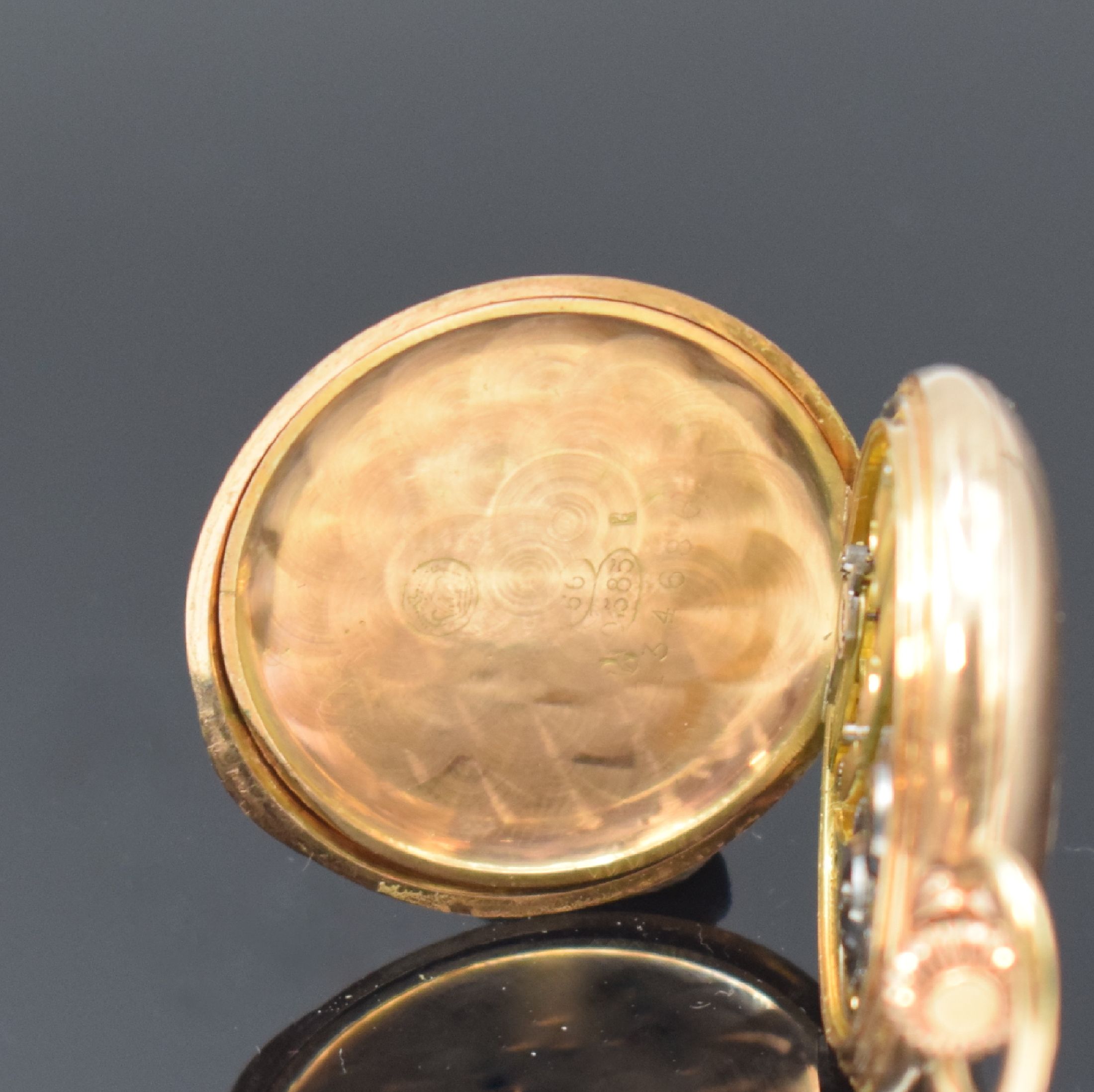 Detail g: AUDEMARS FRERES seltene Damensavonette in RG 585/000, Schweiz um 1910, glattes 3-Deckel Goldgeh., Sprungdeckel m. Monogramm-Grav., Medaillengrav. auf ...
